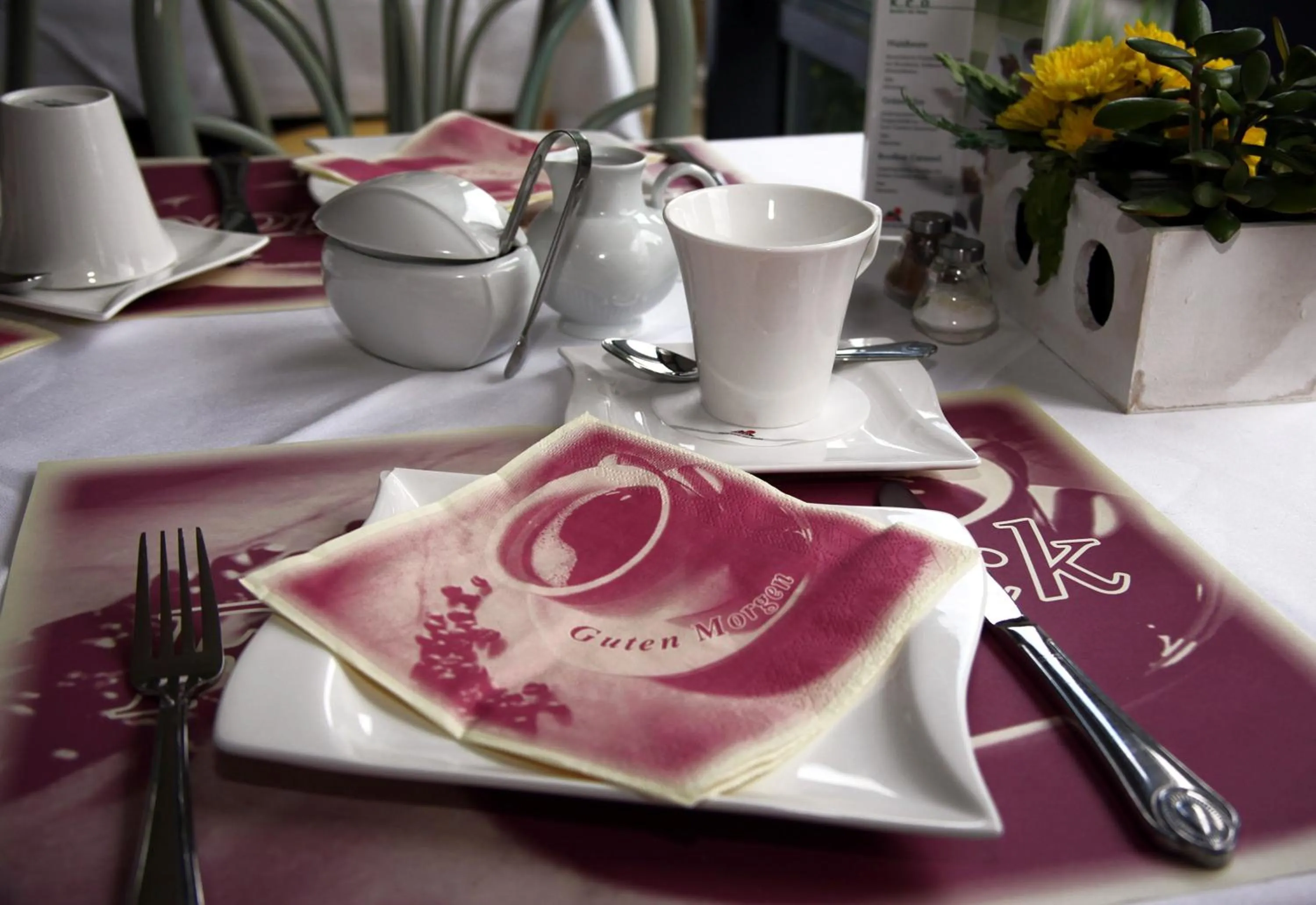 Restaurant/places to eat in Hotel Antares