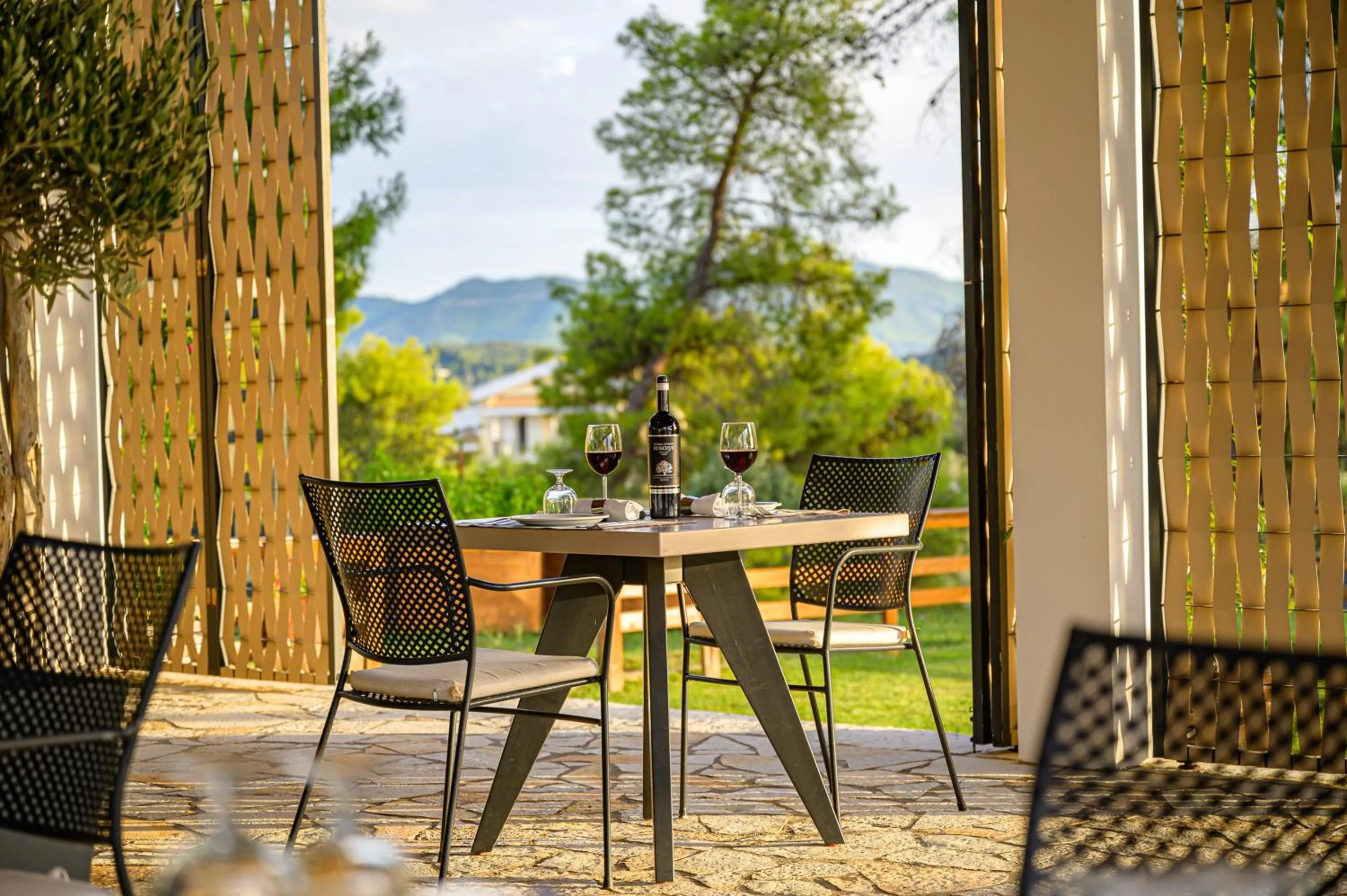 Restaurant/places to eat in Olympion Asty Hotel