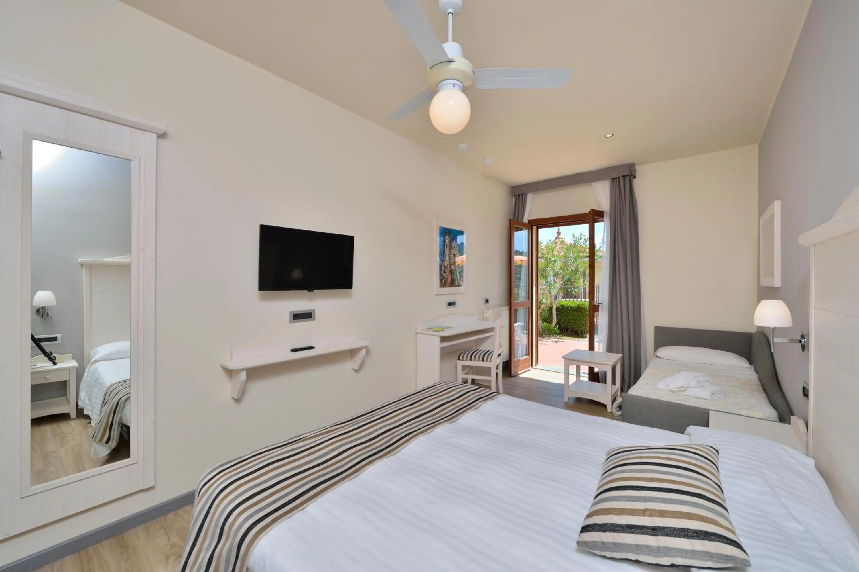 Bedroom, Bed in Hotel Liliana Diano Marina