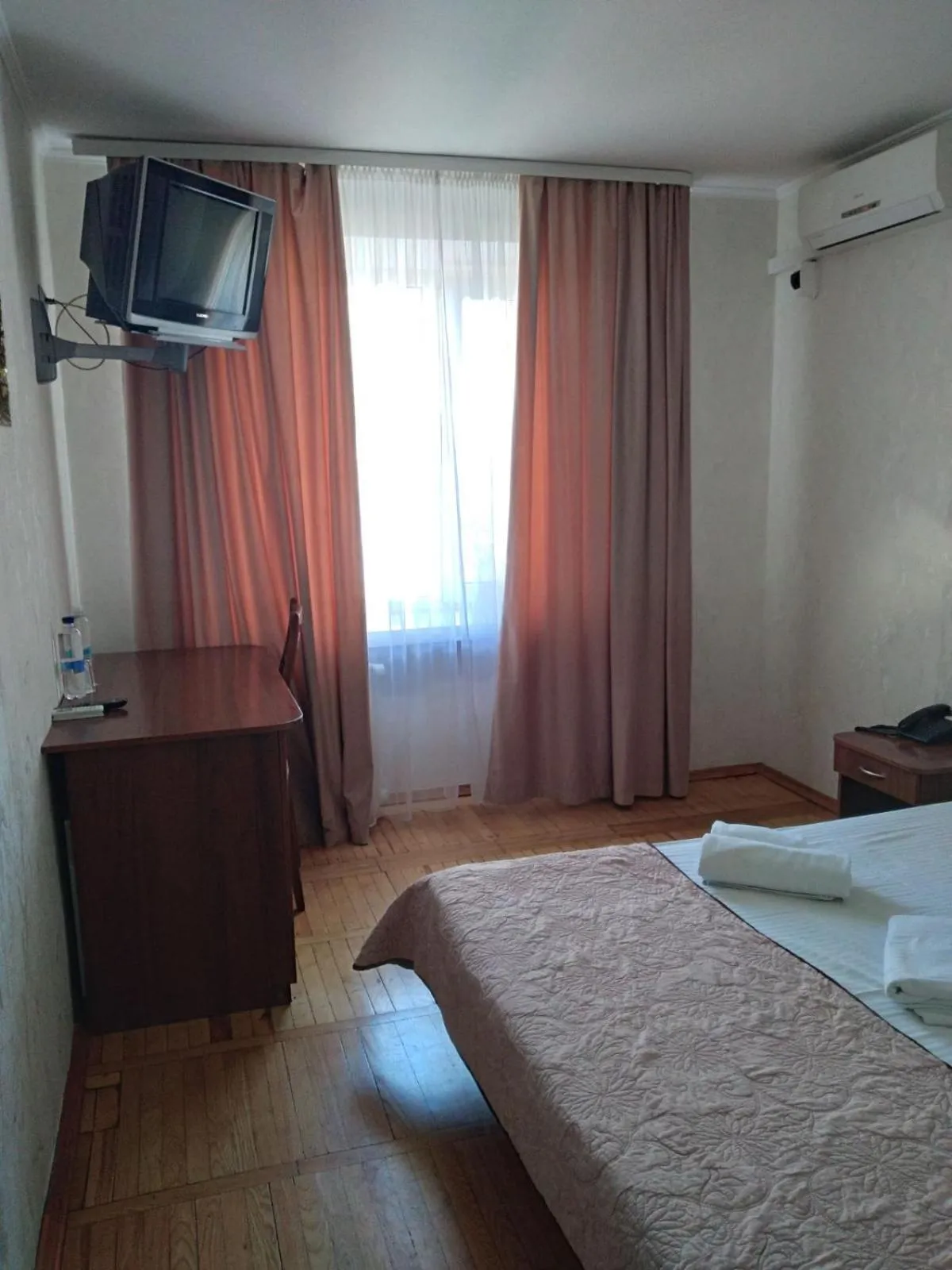 Bed in Hotel Tourist