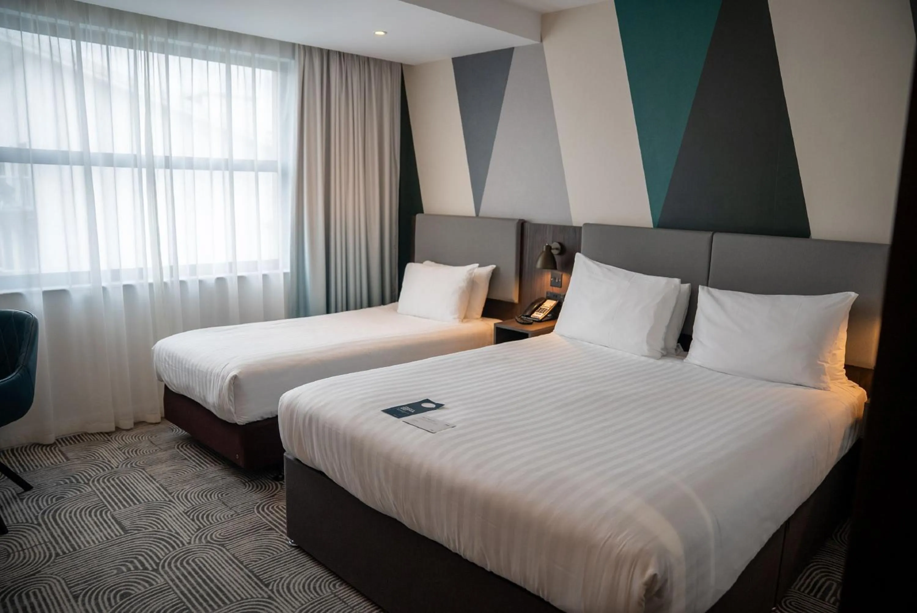 Photo of the whole room, Bed in Holiday Inn London - Whitechapel by IHG