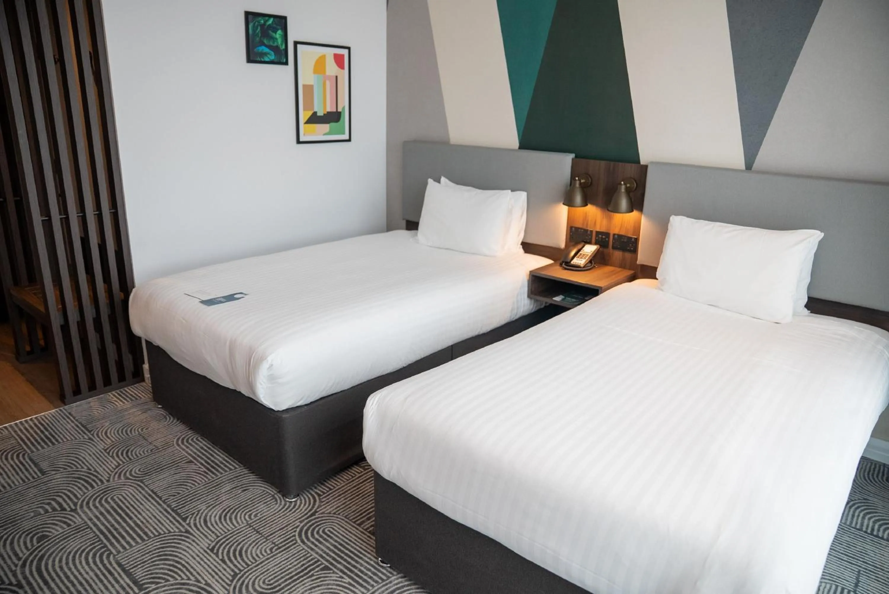 Photo of the whole room, Bed in Holiday Inn London - Whitechapel by IHG