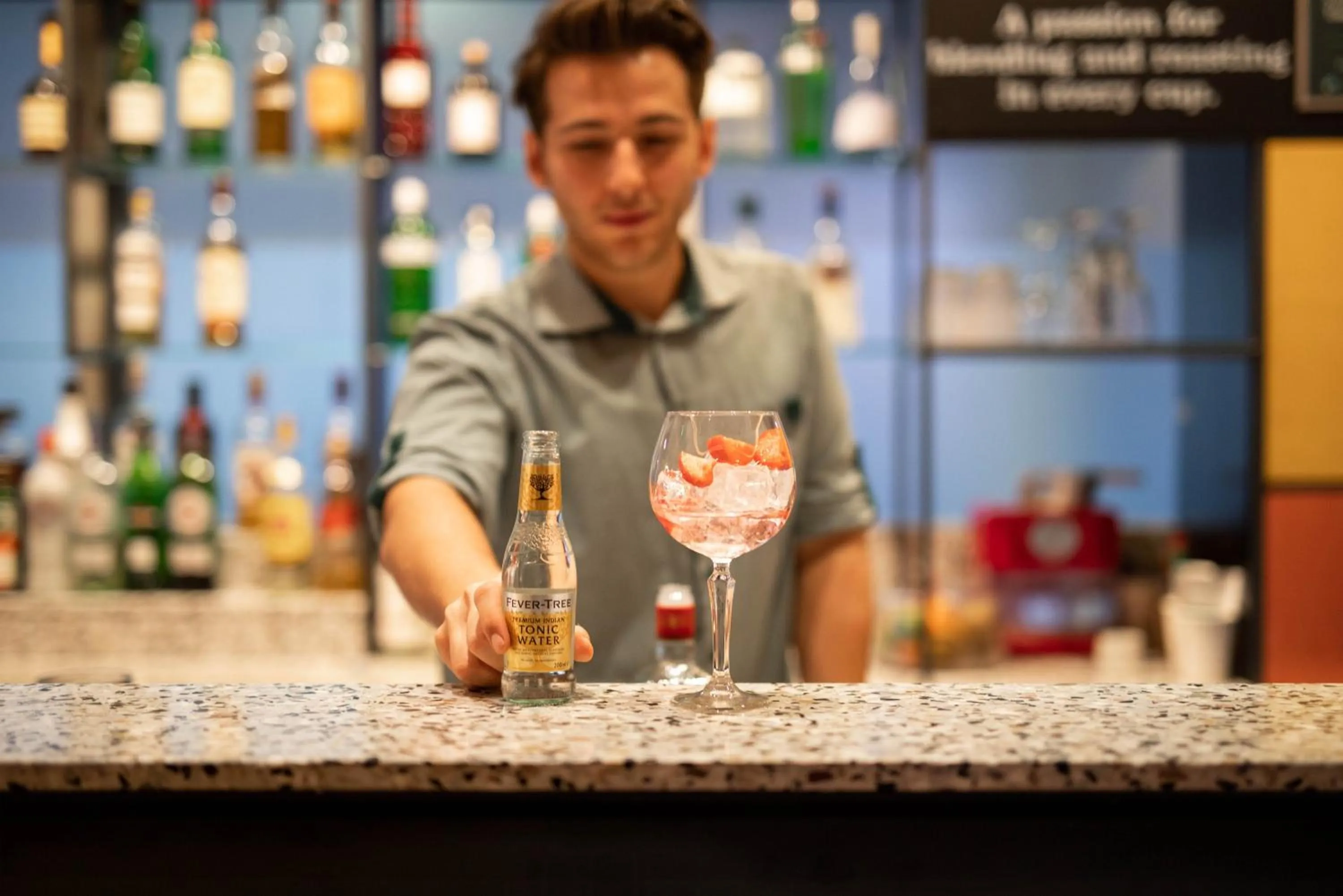 Lounge or bar in Holiday Inn London - Whitechapel by IHG