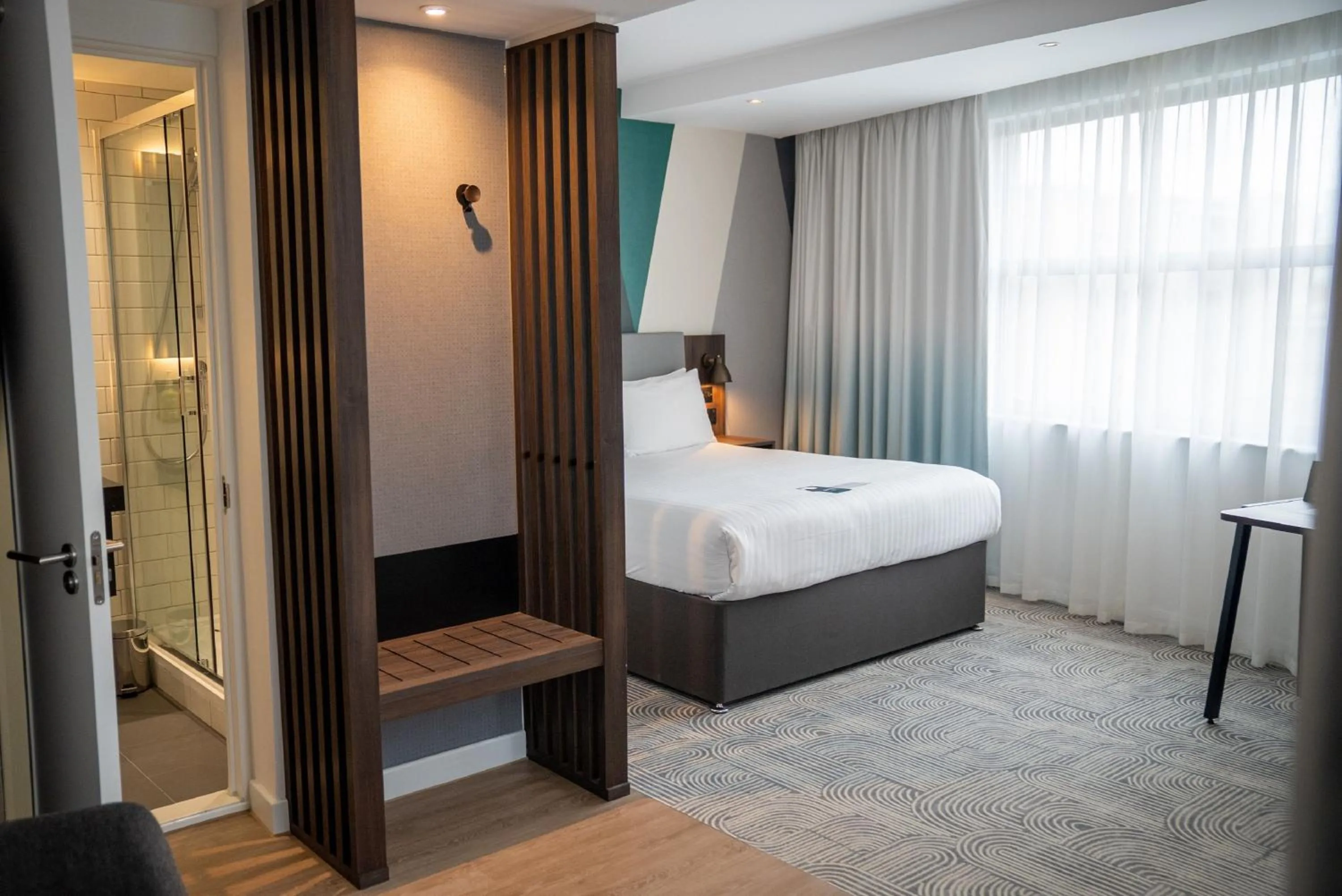 Photo of the whole room, Bed in Holiday Inn London - Whitechapel by IHG