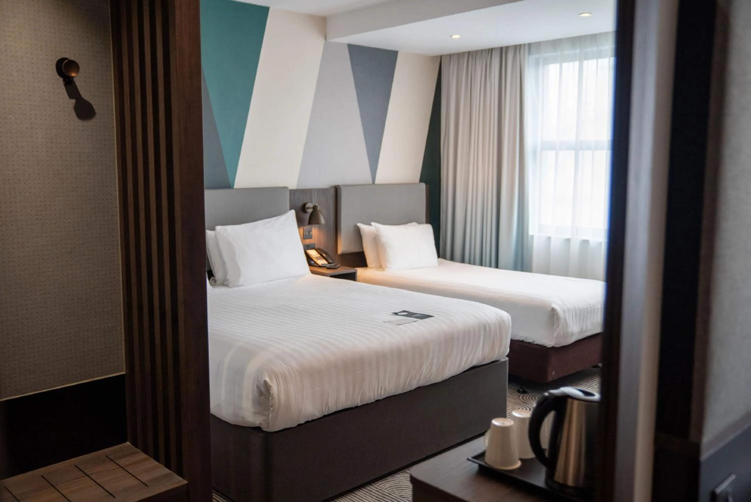 Photo of the whole room, Bed in Holiday Inn London - Whitechapel by IHG