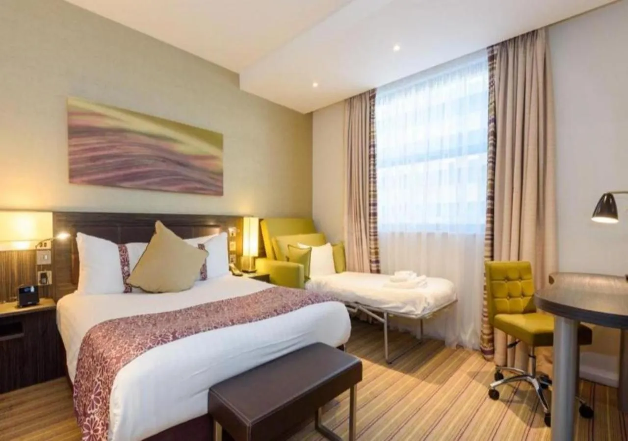 Standard Double Room with Single Sofa Bed in Holiday Inn London - Whitechapel by IHG