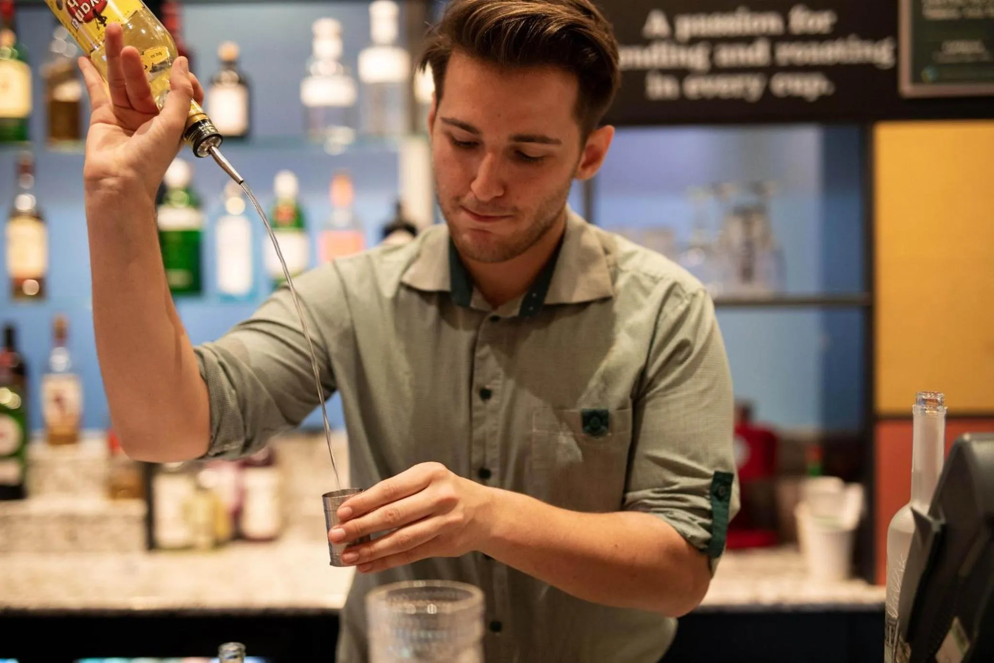 Lounge or bar in Holiday Inn London - Whitechapel by IHG