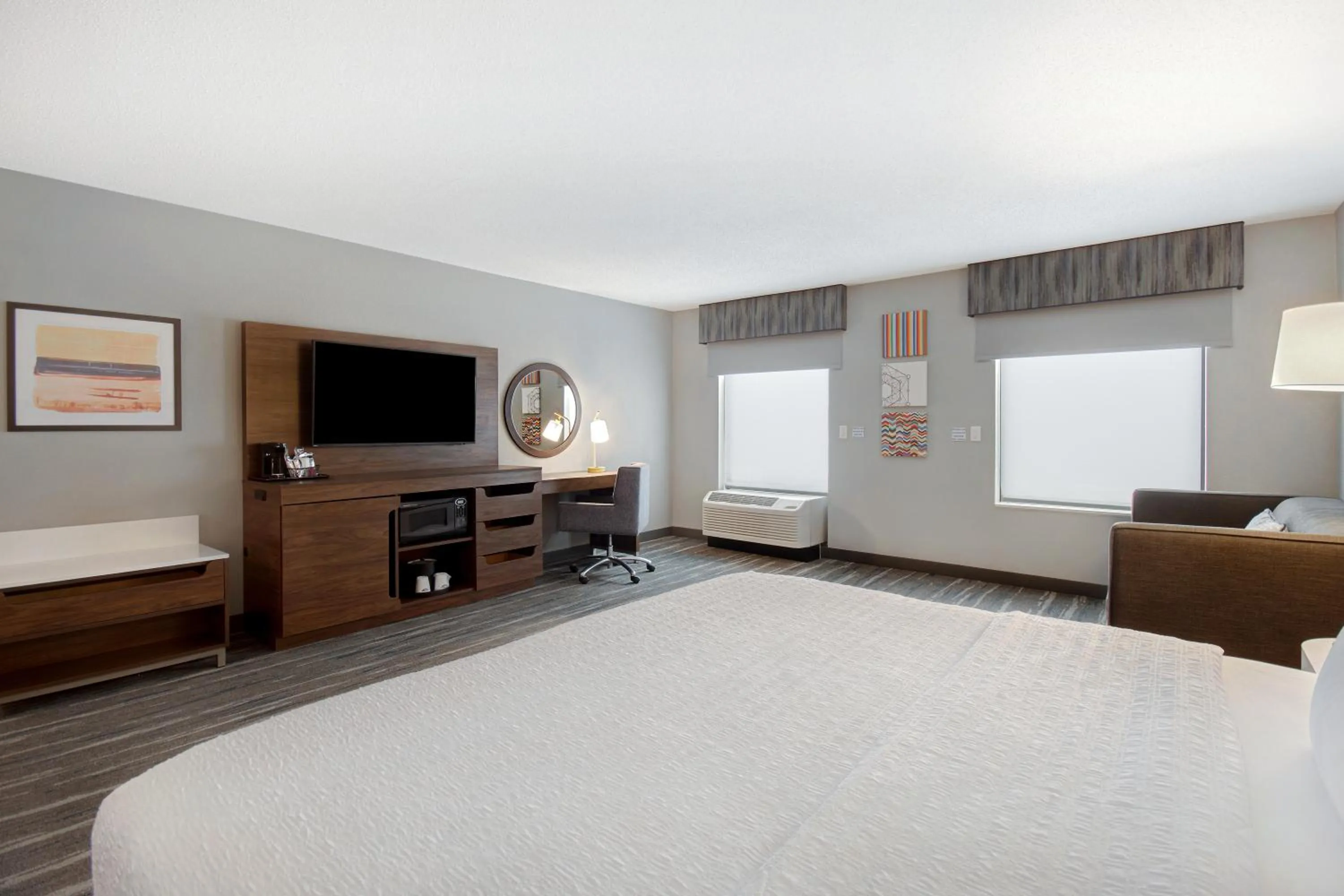 Bed in Hampton Inn & Suites Dayton-Vandalia