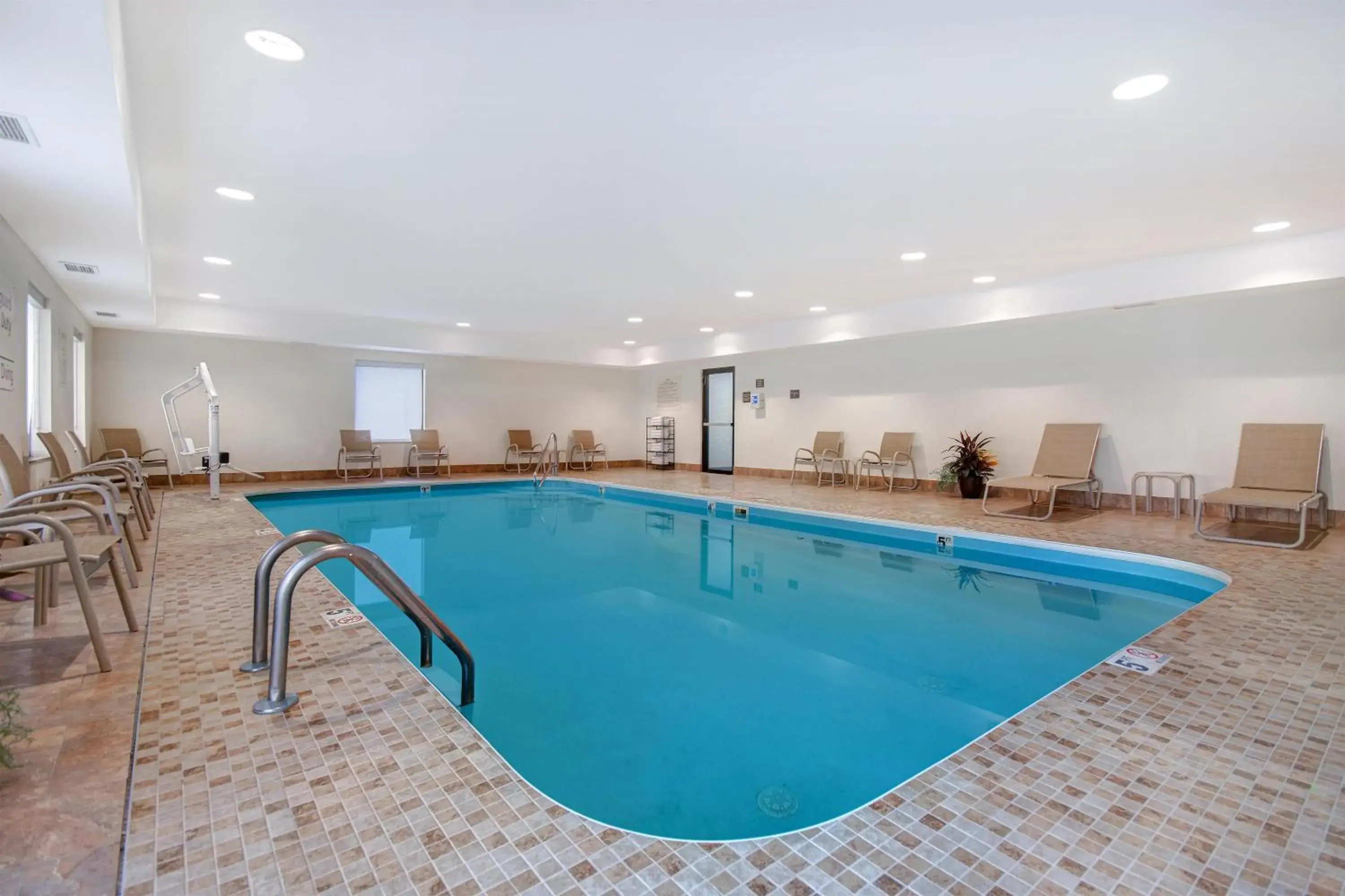 Pool view in Hampton Inn & Suites Dayton-Vandalia Pool view in Hampton Inn & Suites Dayton-Vandalia