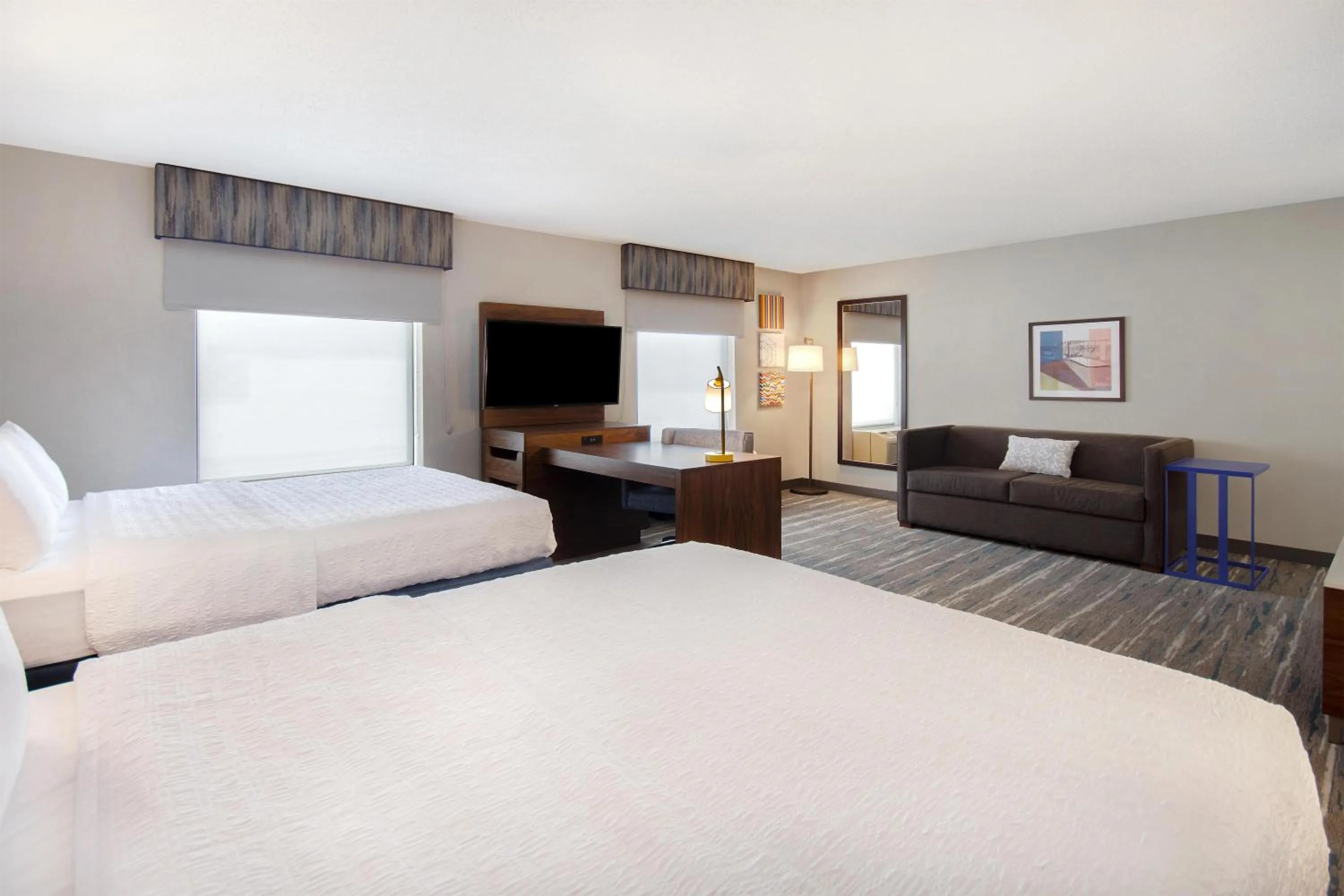 Bed in Hampton Inn & Suites Dayton-Vandalia