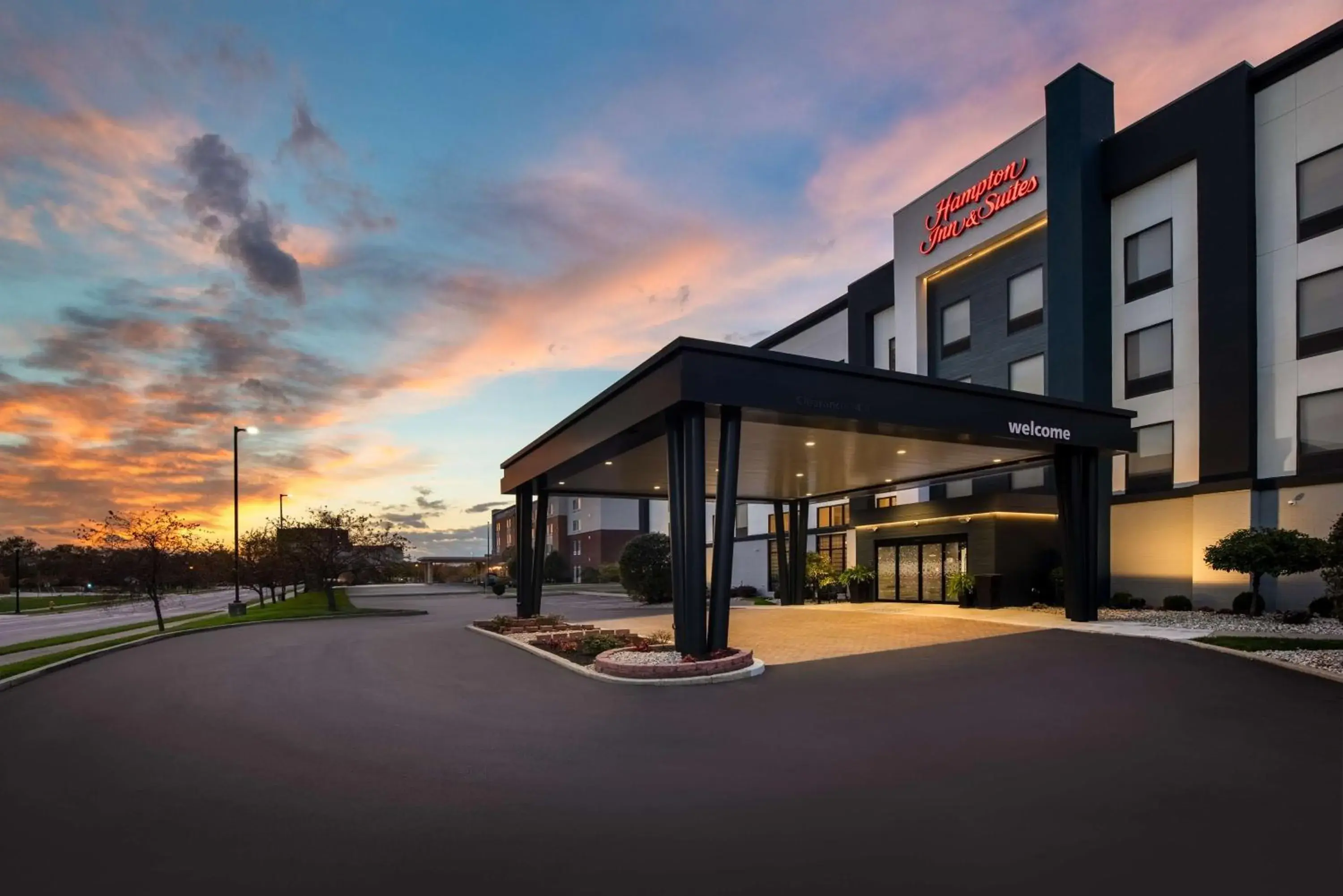 Property building in Hampton Inn & Suites Dayton-Vandalia Property building in Hampton Inn & Suites Dayton-Vandalia