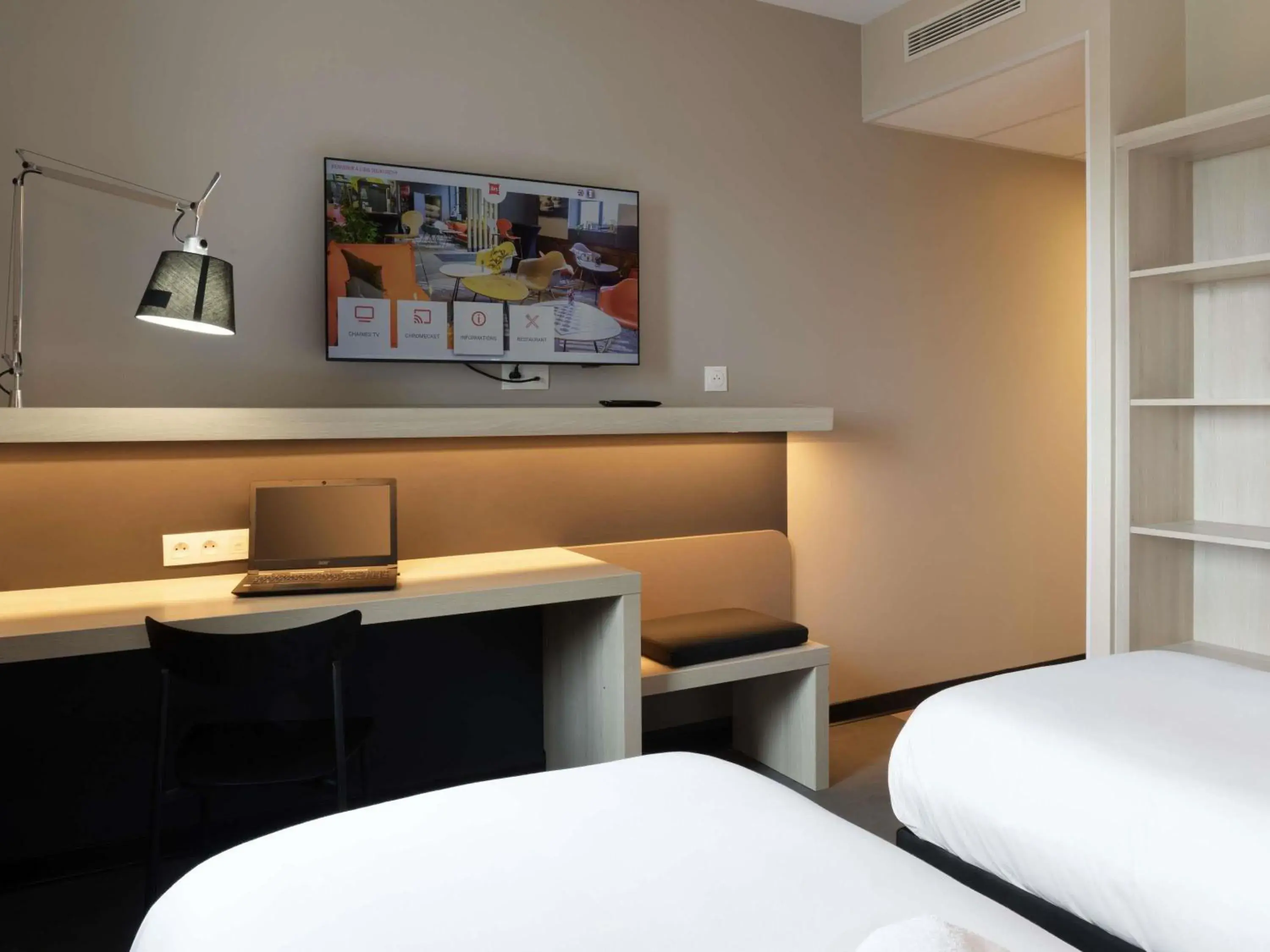 Bedroom, Bed in ibis Douai Dechy Bedroom, Bed in ibis Douai Dechy