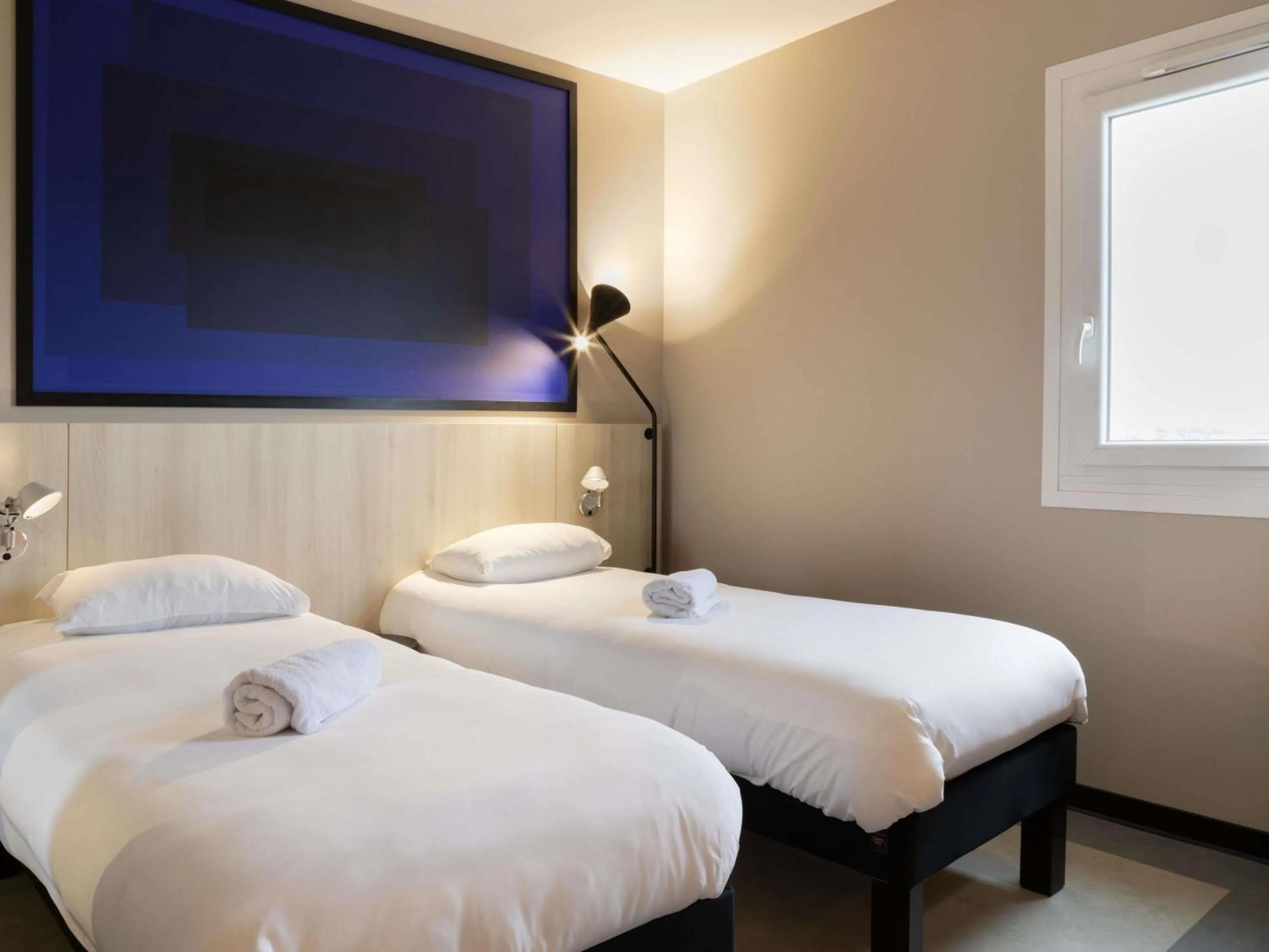 Bedroom, Bed in ibis Douai Dechy