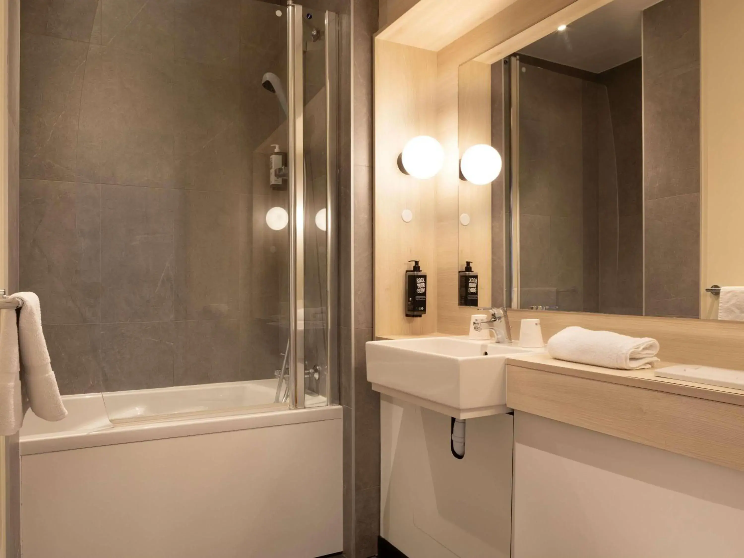 Bedroom in ibis Douai Dechy Bedroom in ibis Douai Dechy