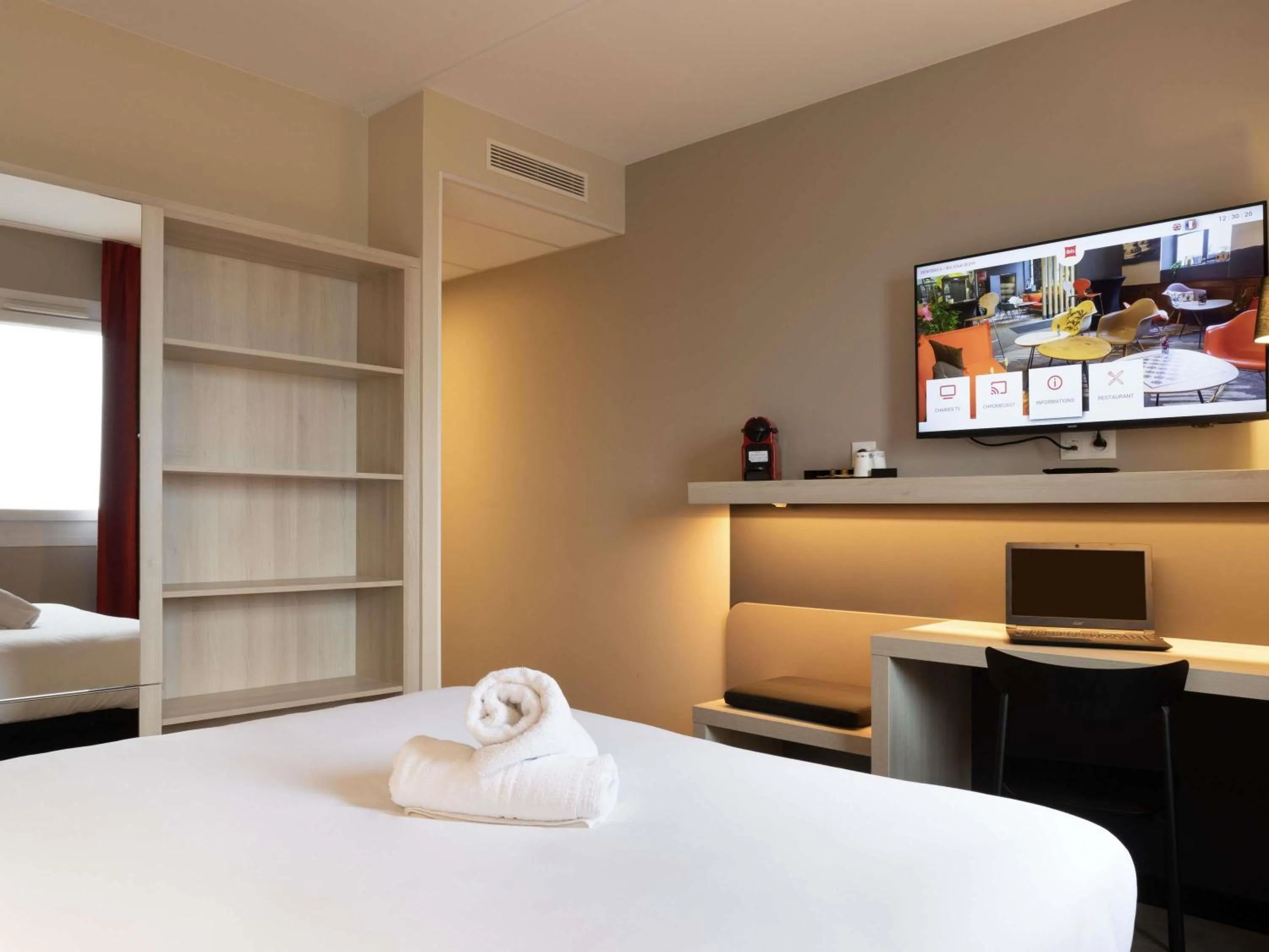 Bedroom, Bed in ibis Douai Dechy