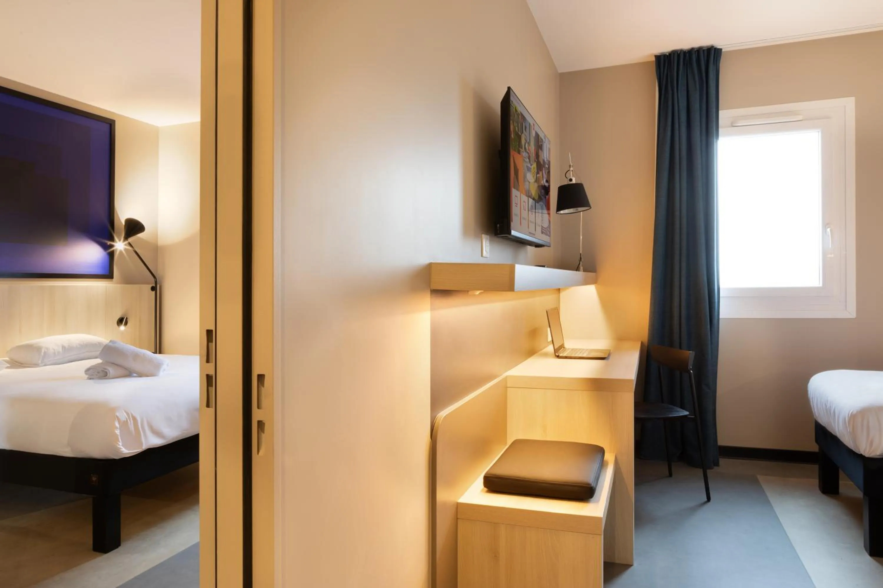 Photo of the whole room, Bed in ibis Douai Dechy