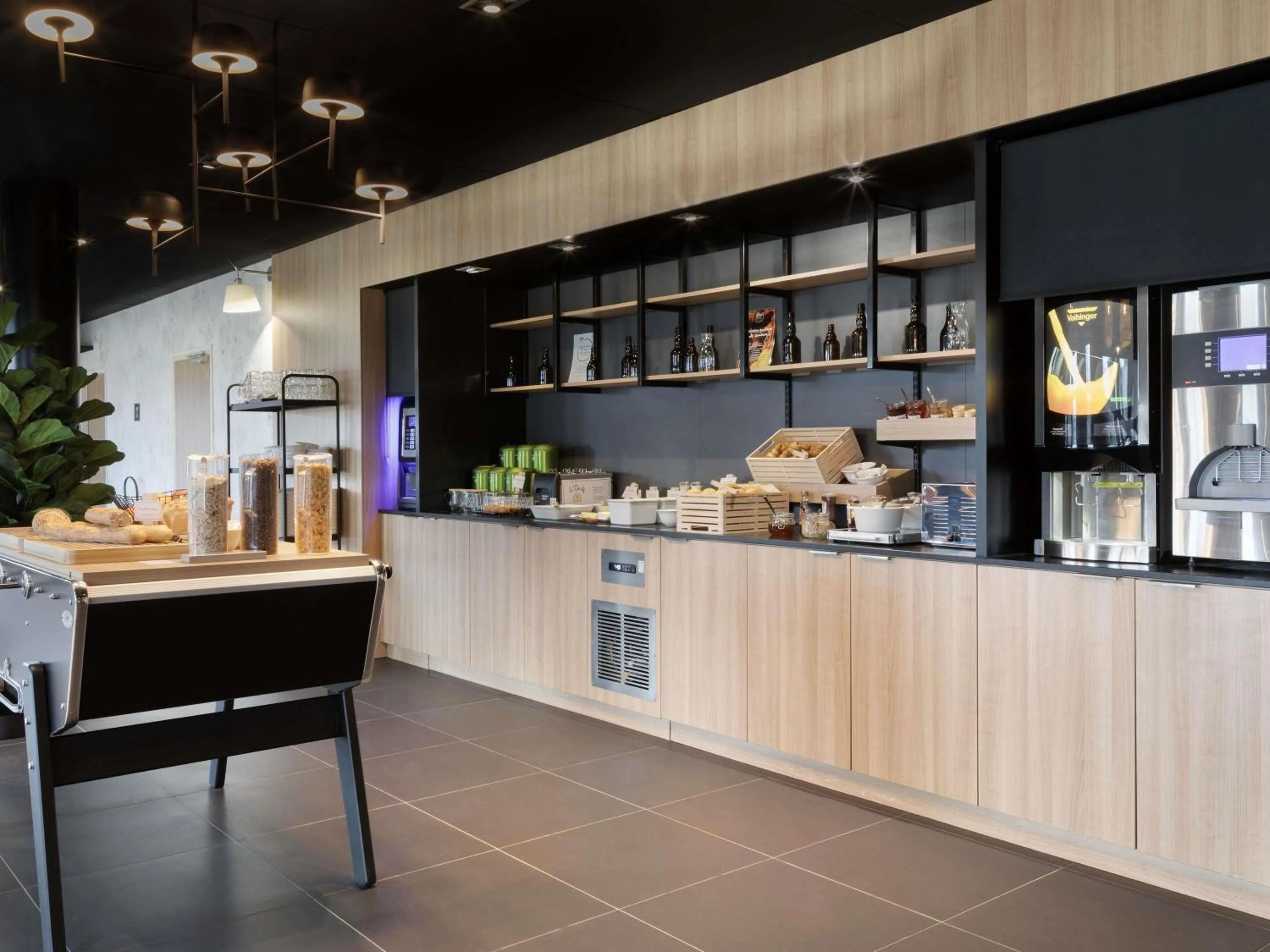 Restaurant/places to eat in ibis Douai Dechy