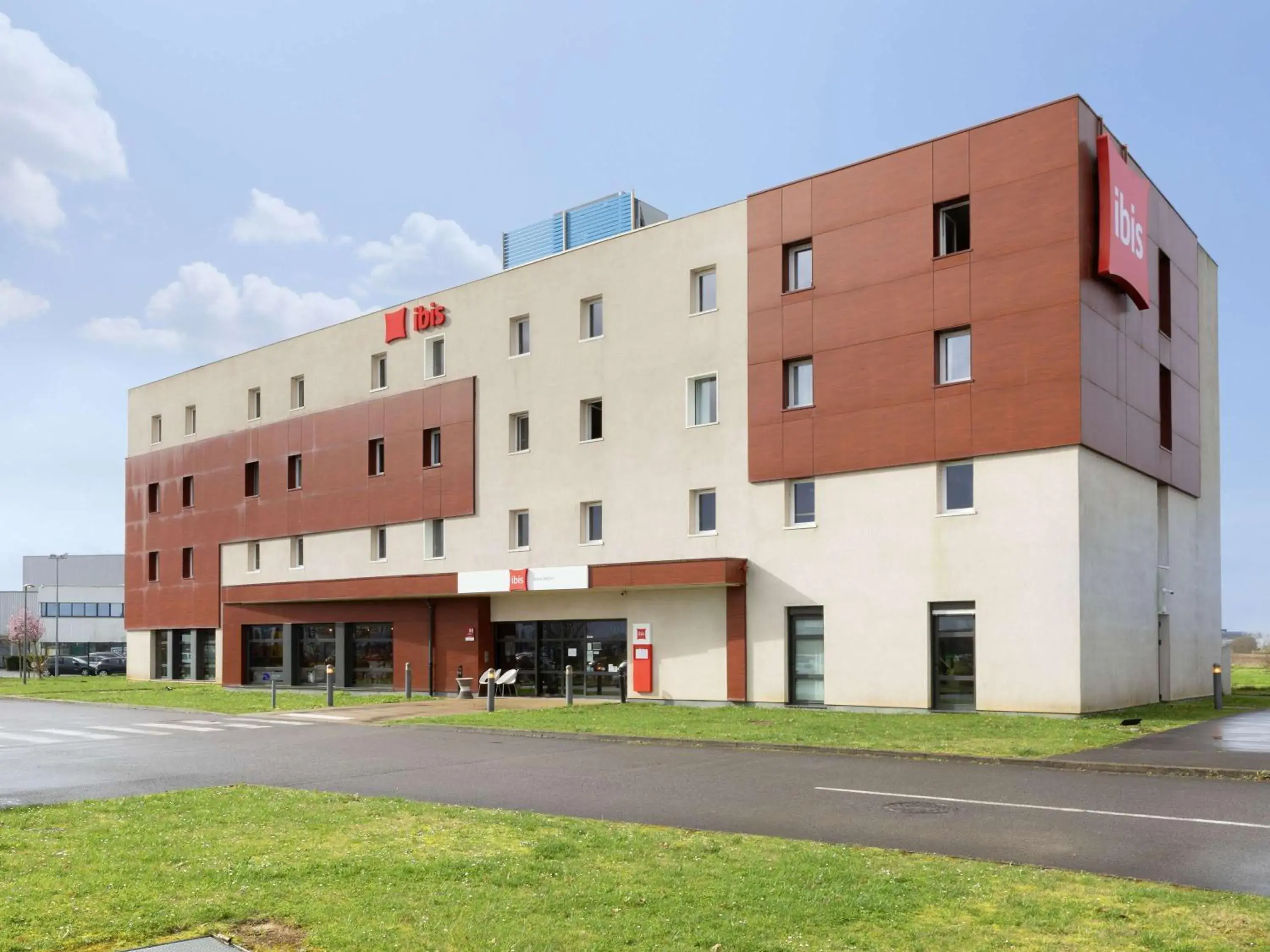 Property building in ibis Douai Dechy Property building in ibis Douai Dechy
