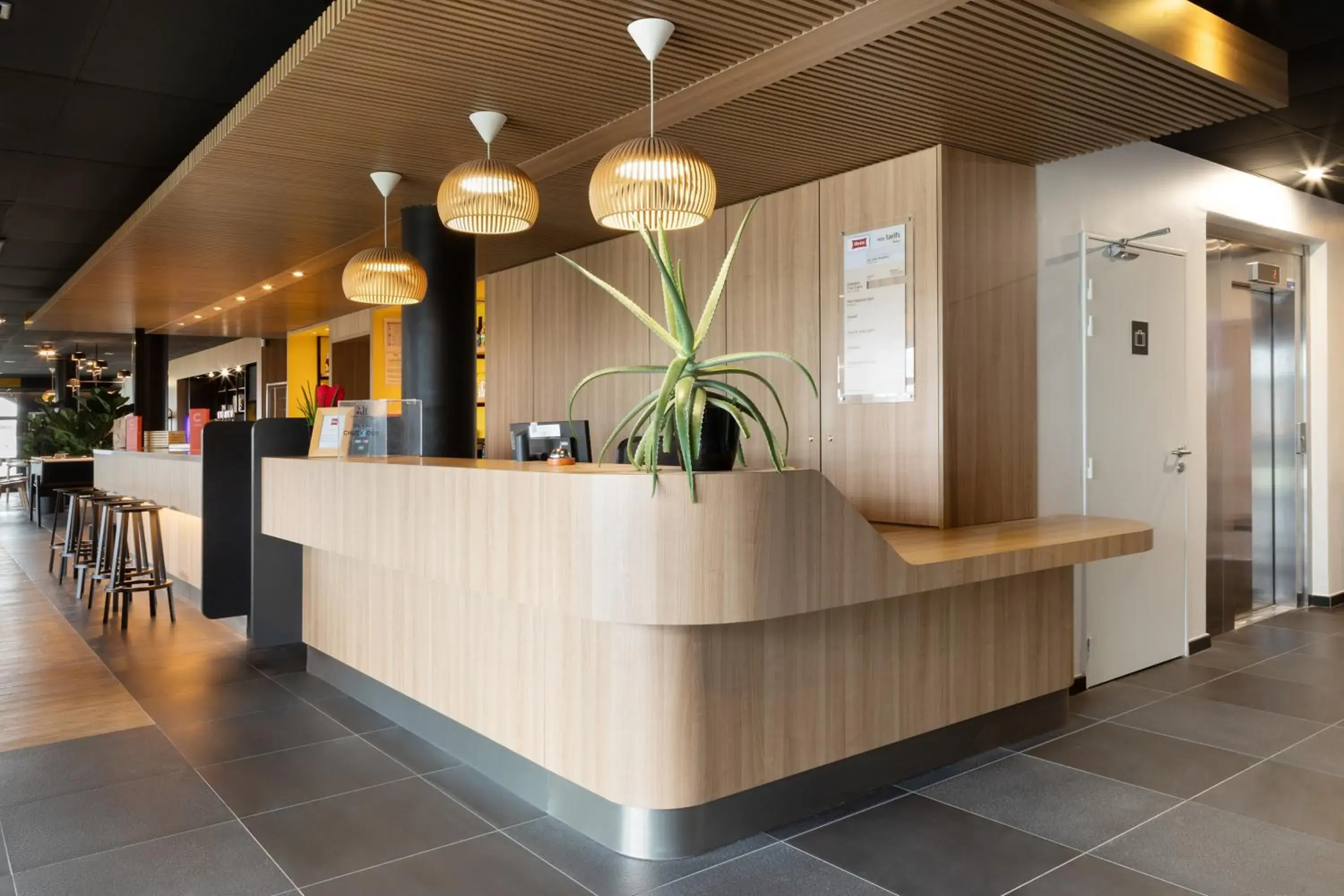 Lobby or reception in ibis Douai Dechy Lobby or reception in ibis Douai Dechy
