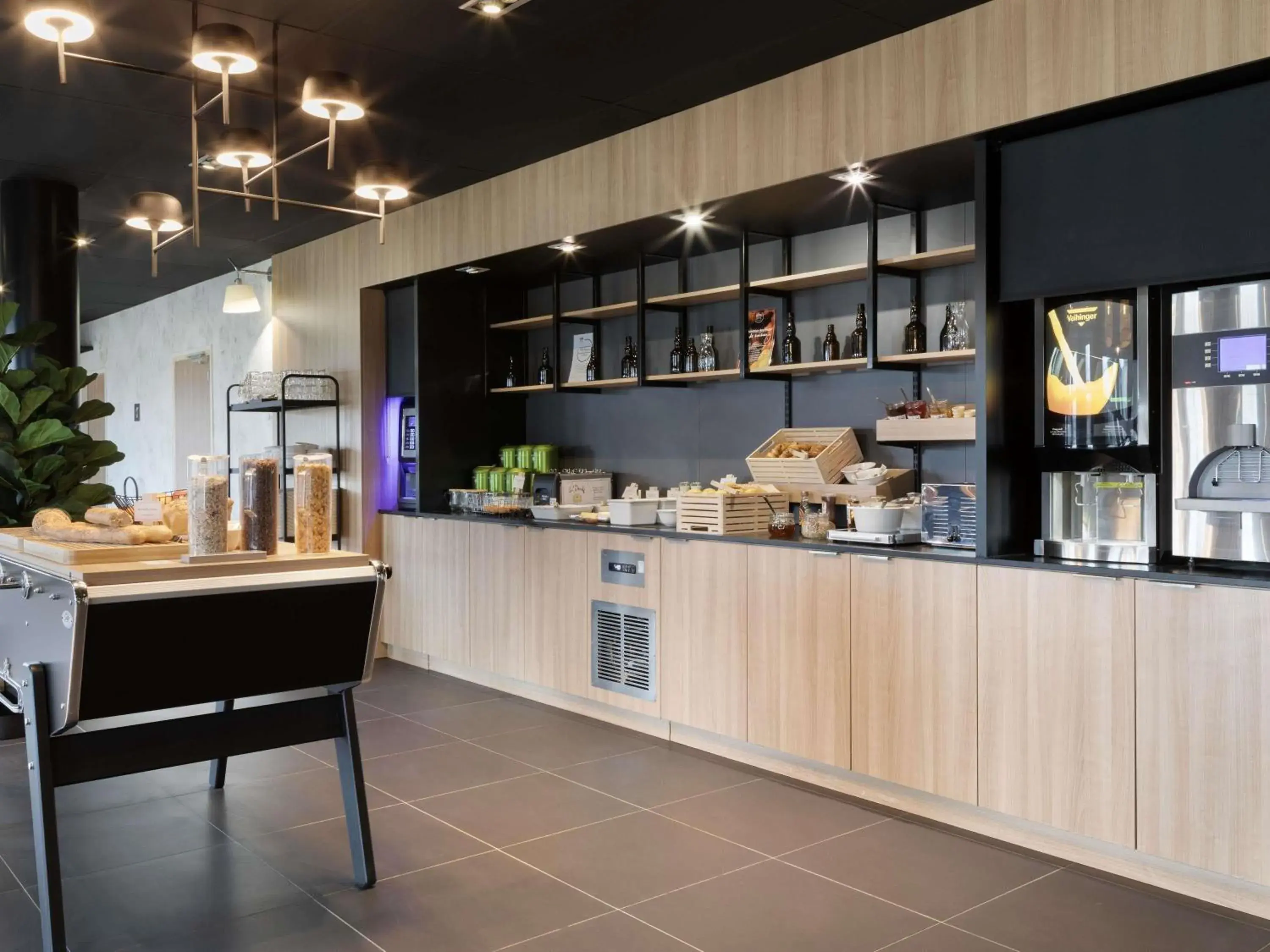 Restaurant/places to eat in ibis Douai Dechy Restaurant/places to eat in ibis Douai Dechy