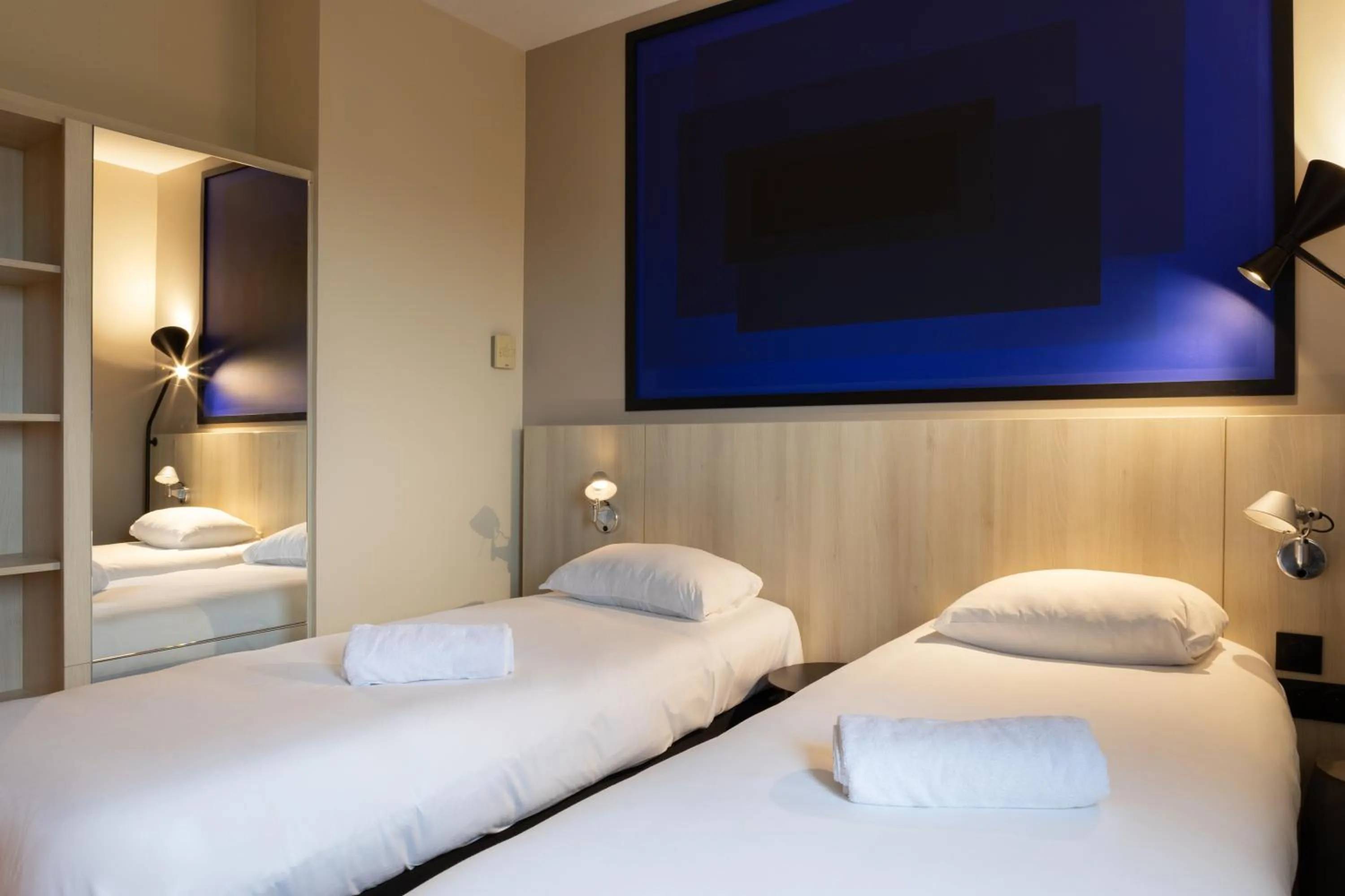 Photo of the whole room, Bed in ibis Douai Dechy