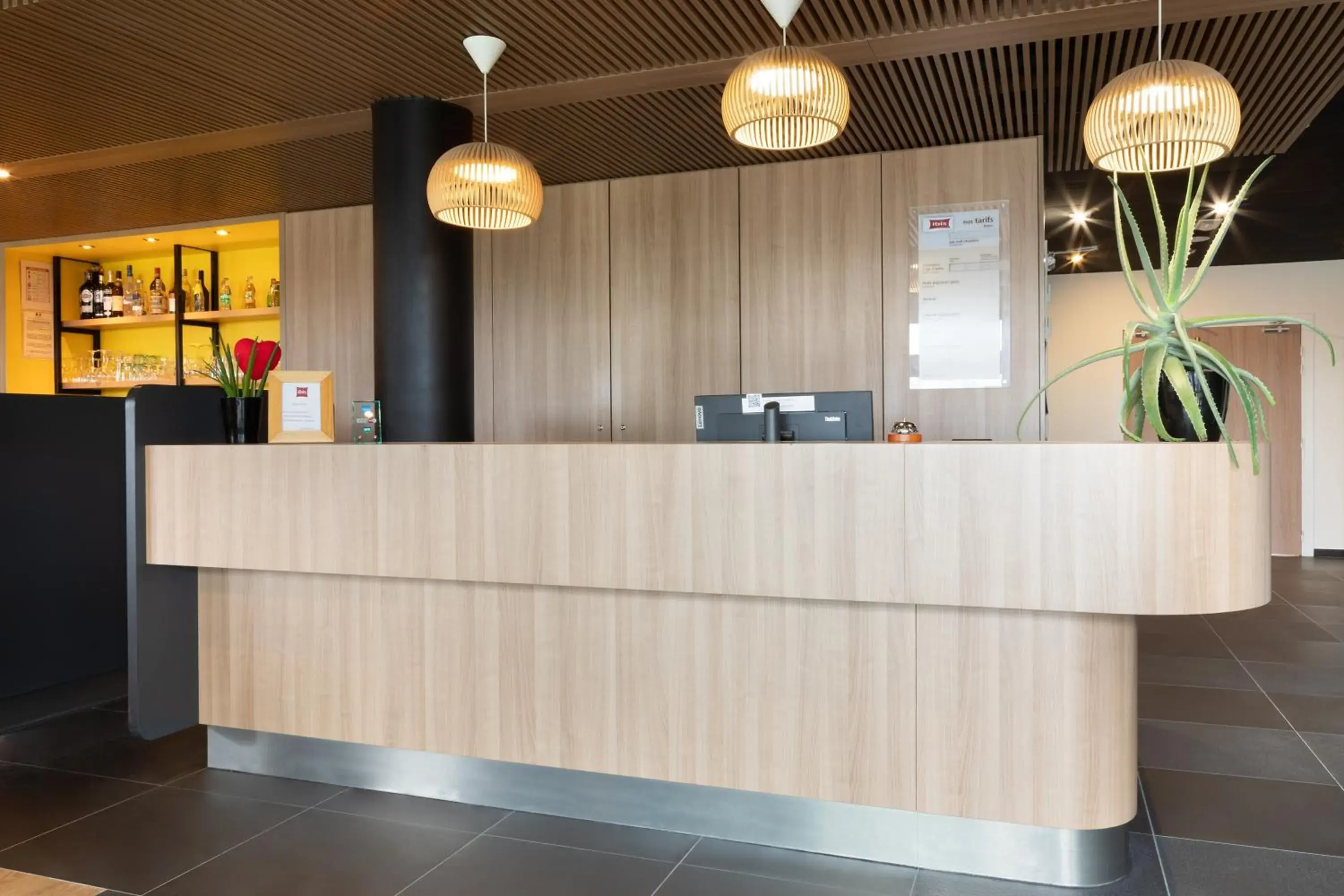 Lobby or reception in ibis Douai Dechy Lobby or reception in ibis Douai Dechy
