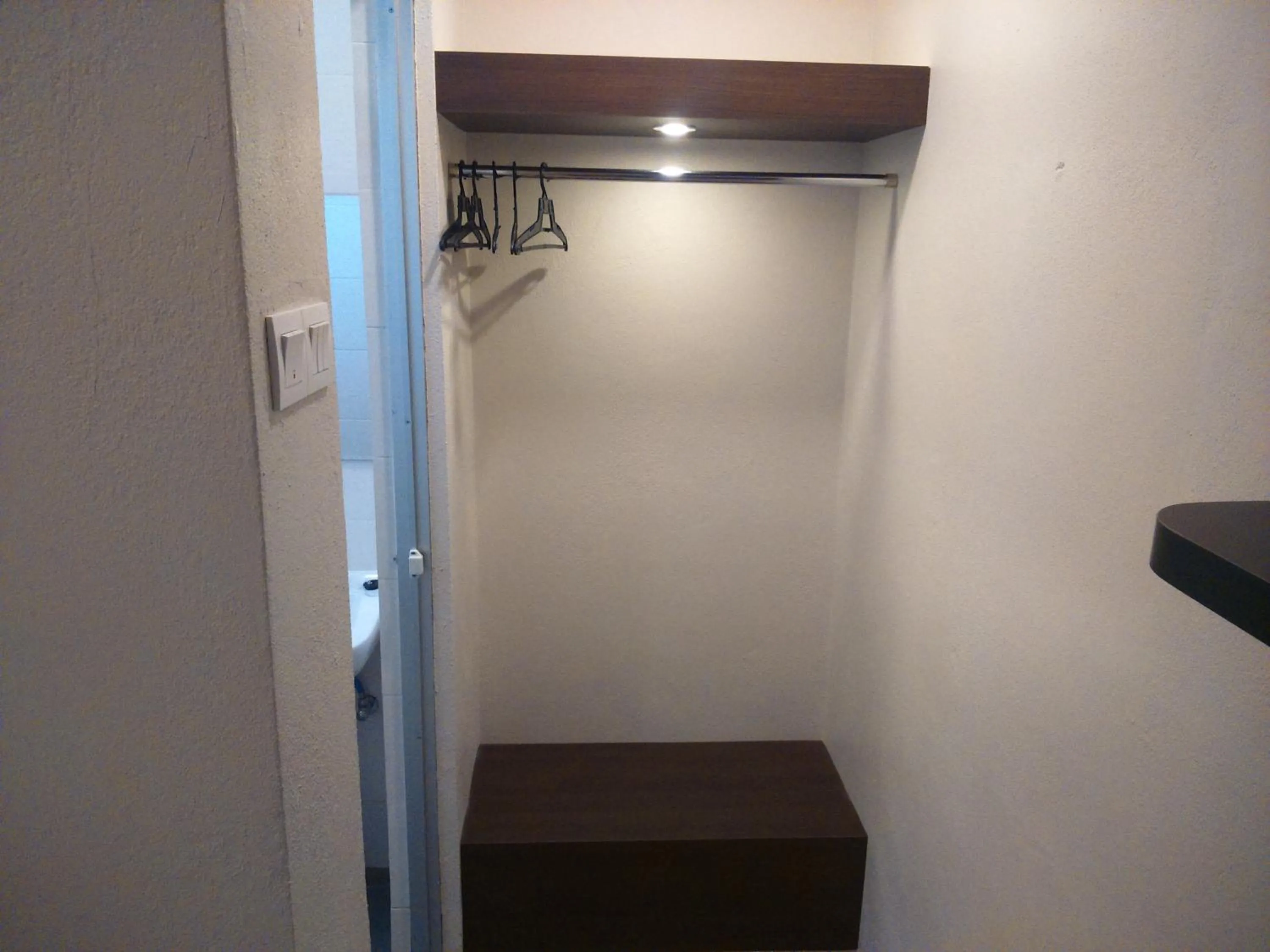 wardrobe in Ziella De Villa