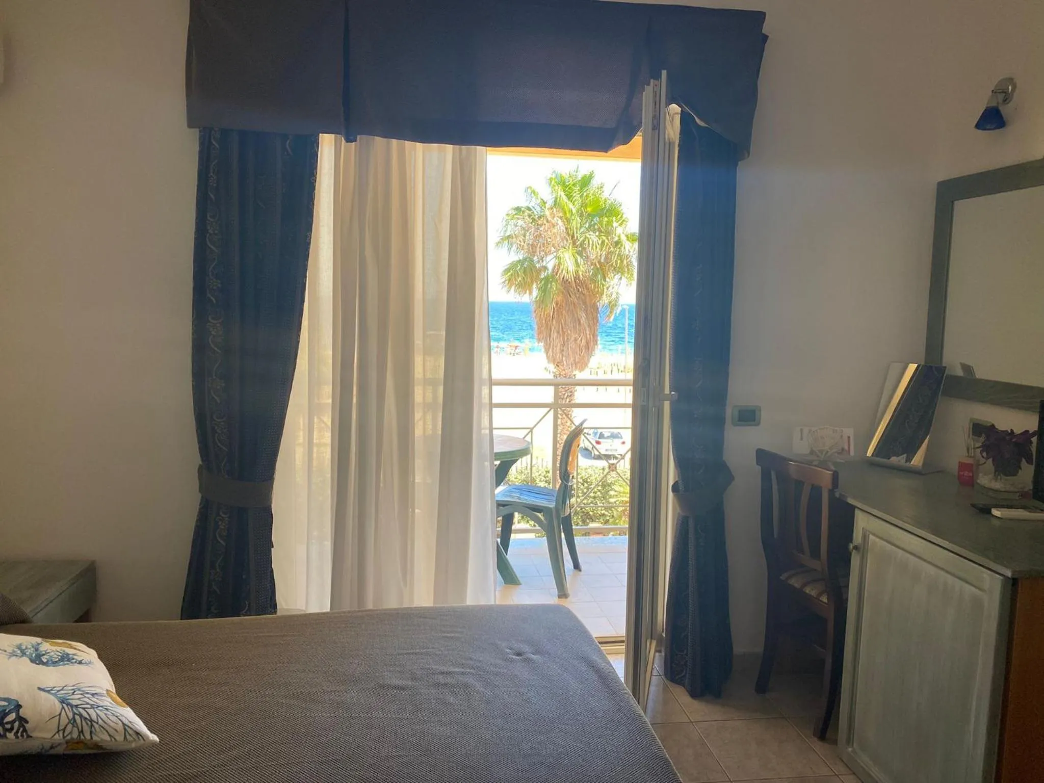 Balcony/Terrace, Bed in Hotel La Villa