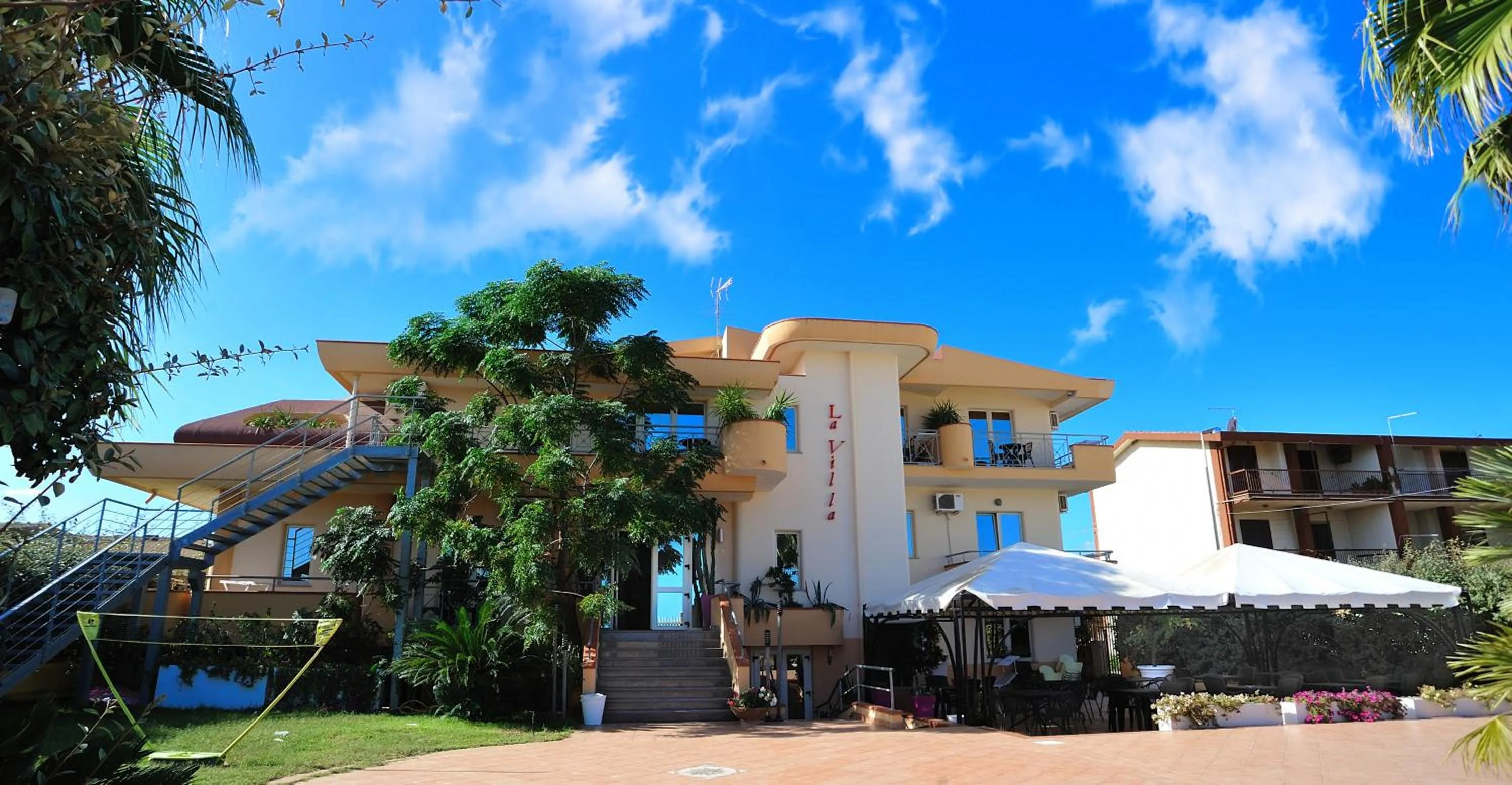 Facade/entrance in Hotel La Villa