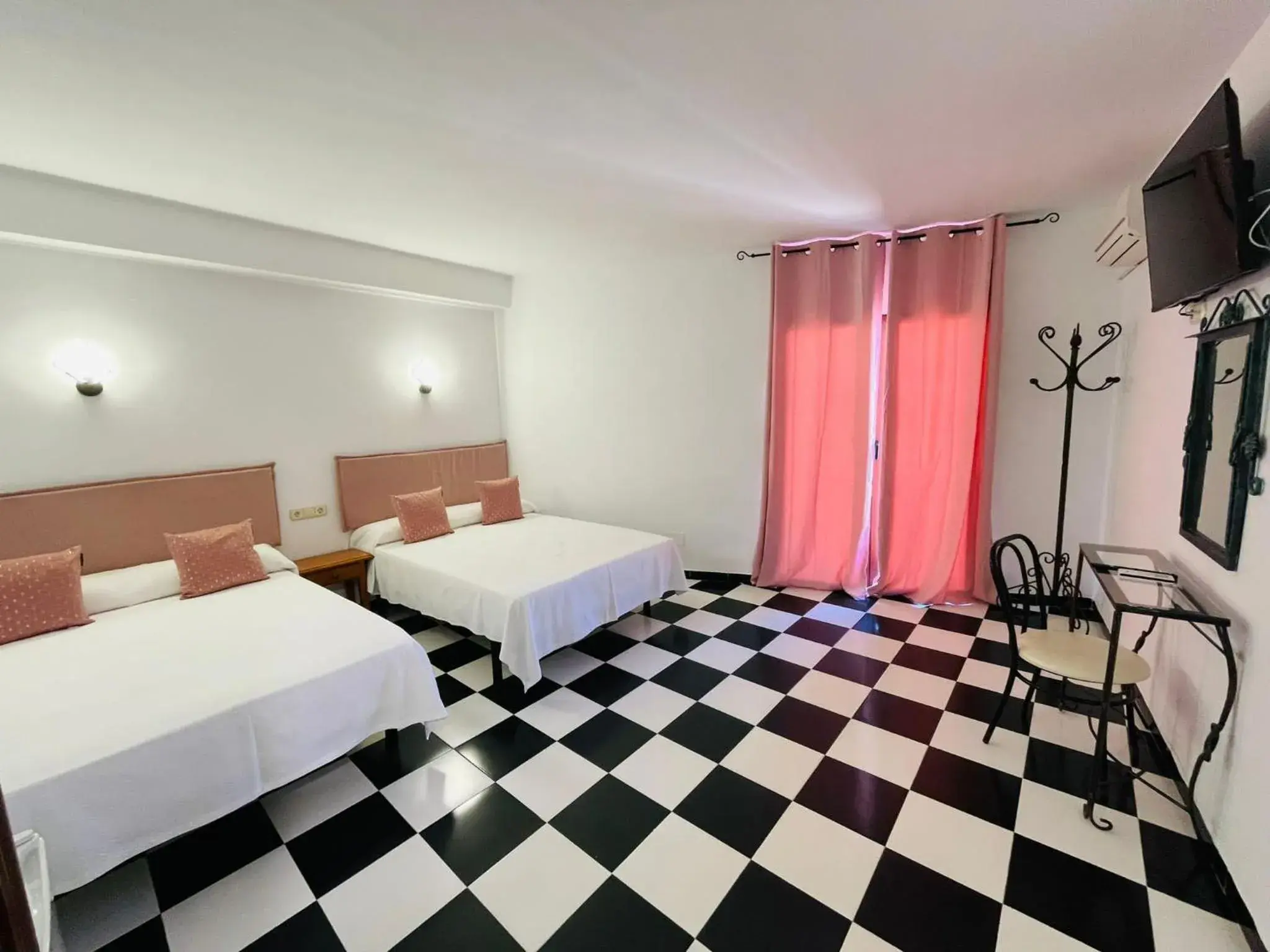 Superior Twin Room in Micaela Charming Hostal Superior Twin Room in Micaela Charming Hostal