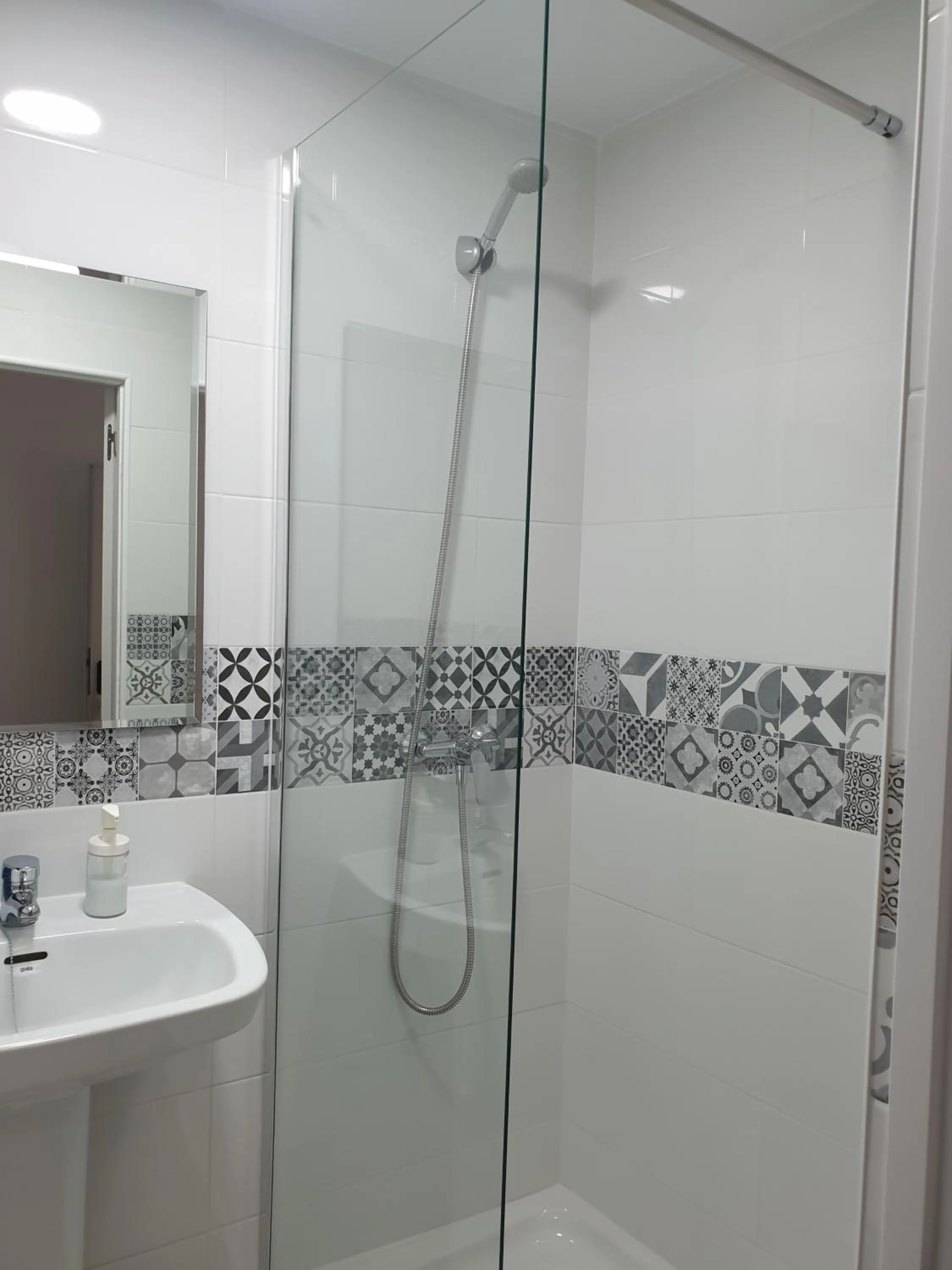 Shower in Micaela Charming Hostal