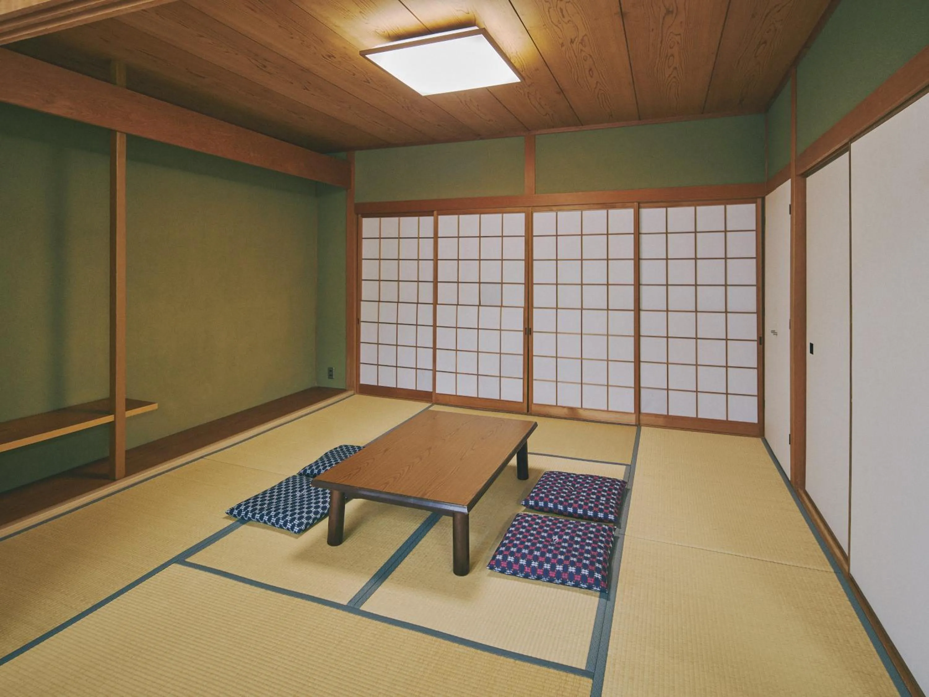 Photo of the whole room in Guest Living Mu Nanki Shirahama