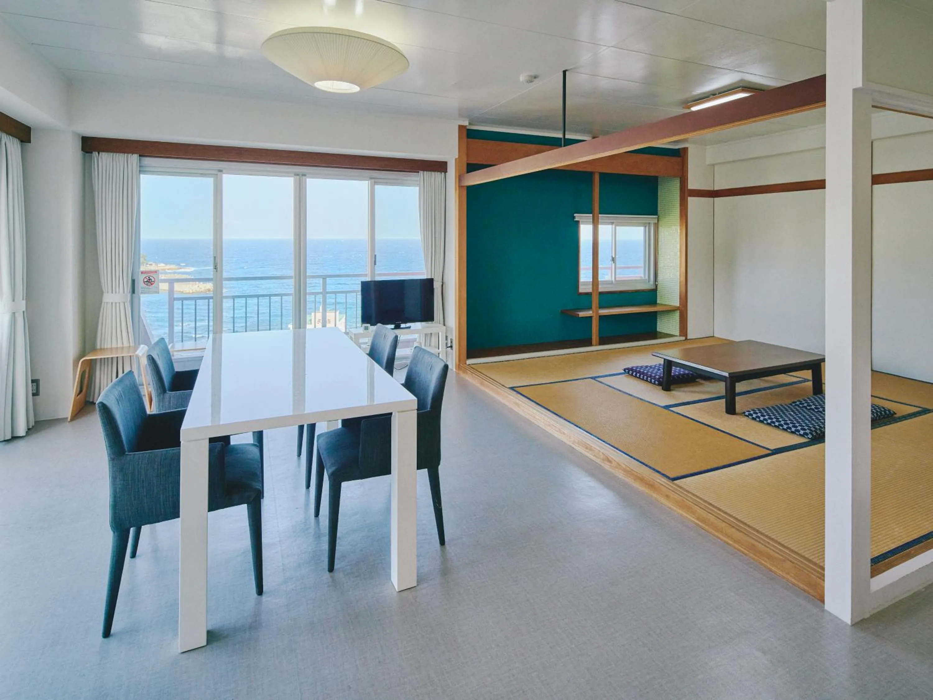 Dining area in Guest Living Mu Nanki Shirahama