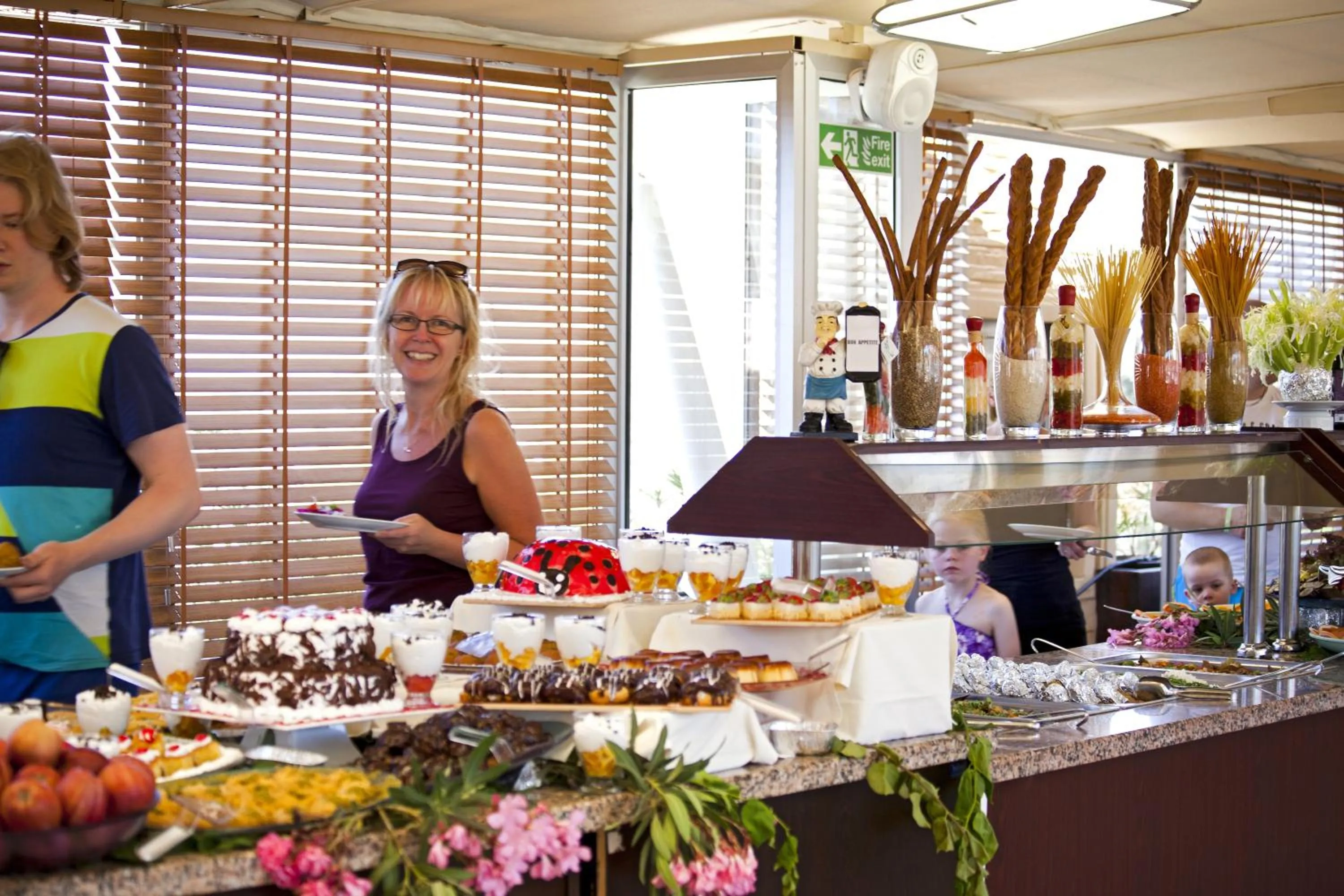 Restaurant/places to eat in Bitez Risa Hotel