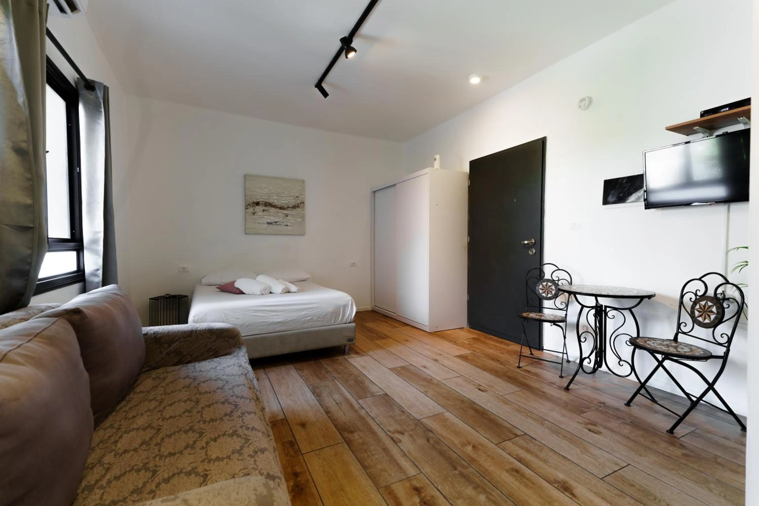 Photo of the whole room, Bed in Zimmer Garden