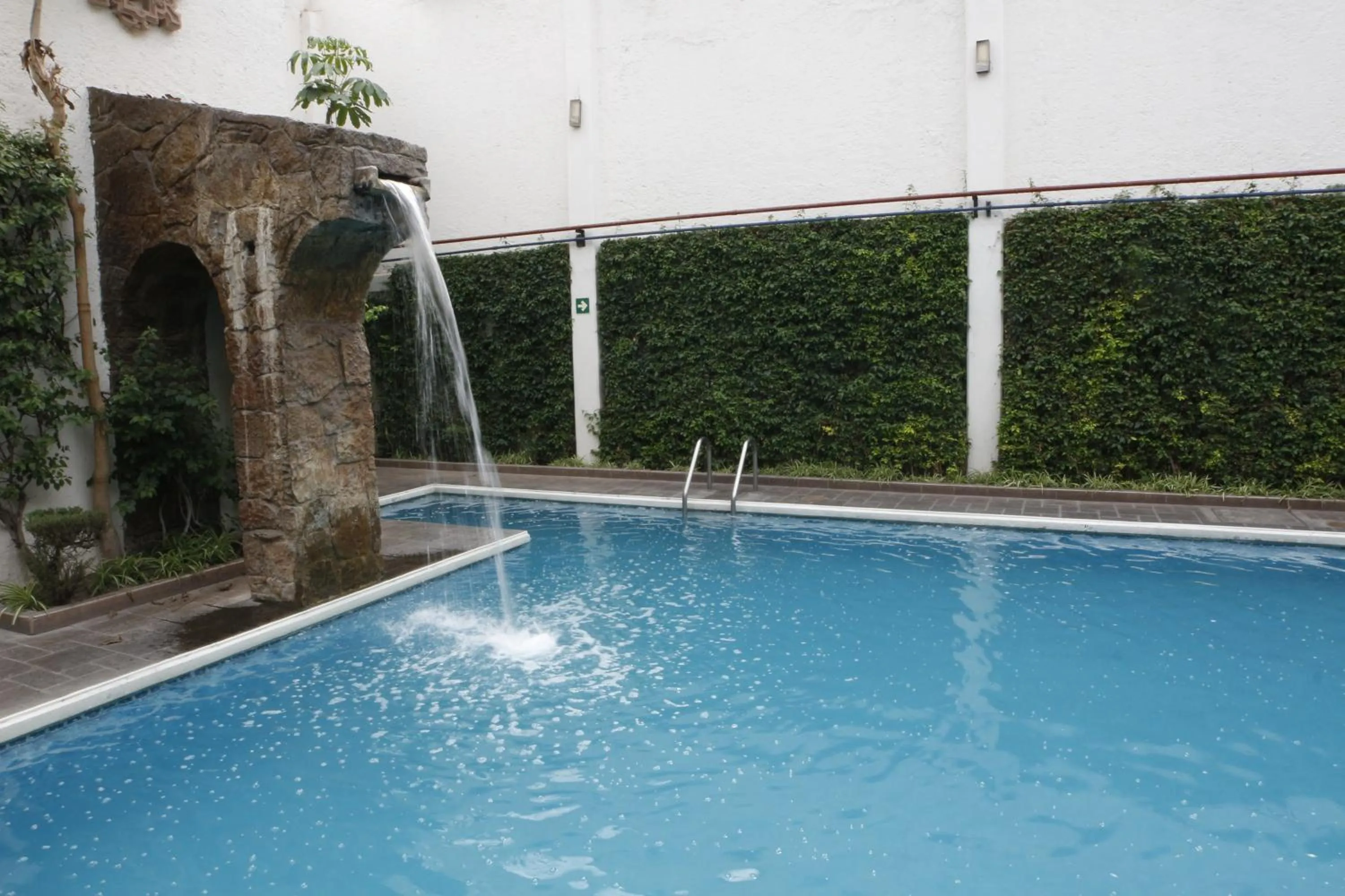 Swimming pool in Radisson Hotel & Convention Center Toluca