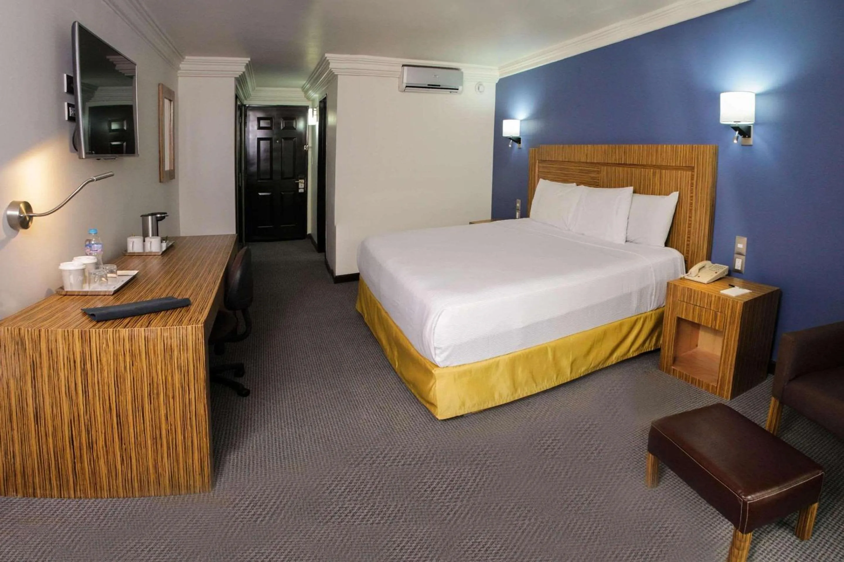 Bedroom, Bed in Radisson Hotel & Convention Center Toluca