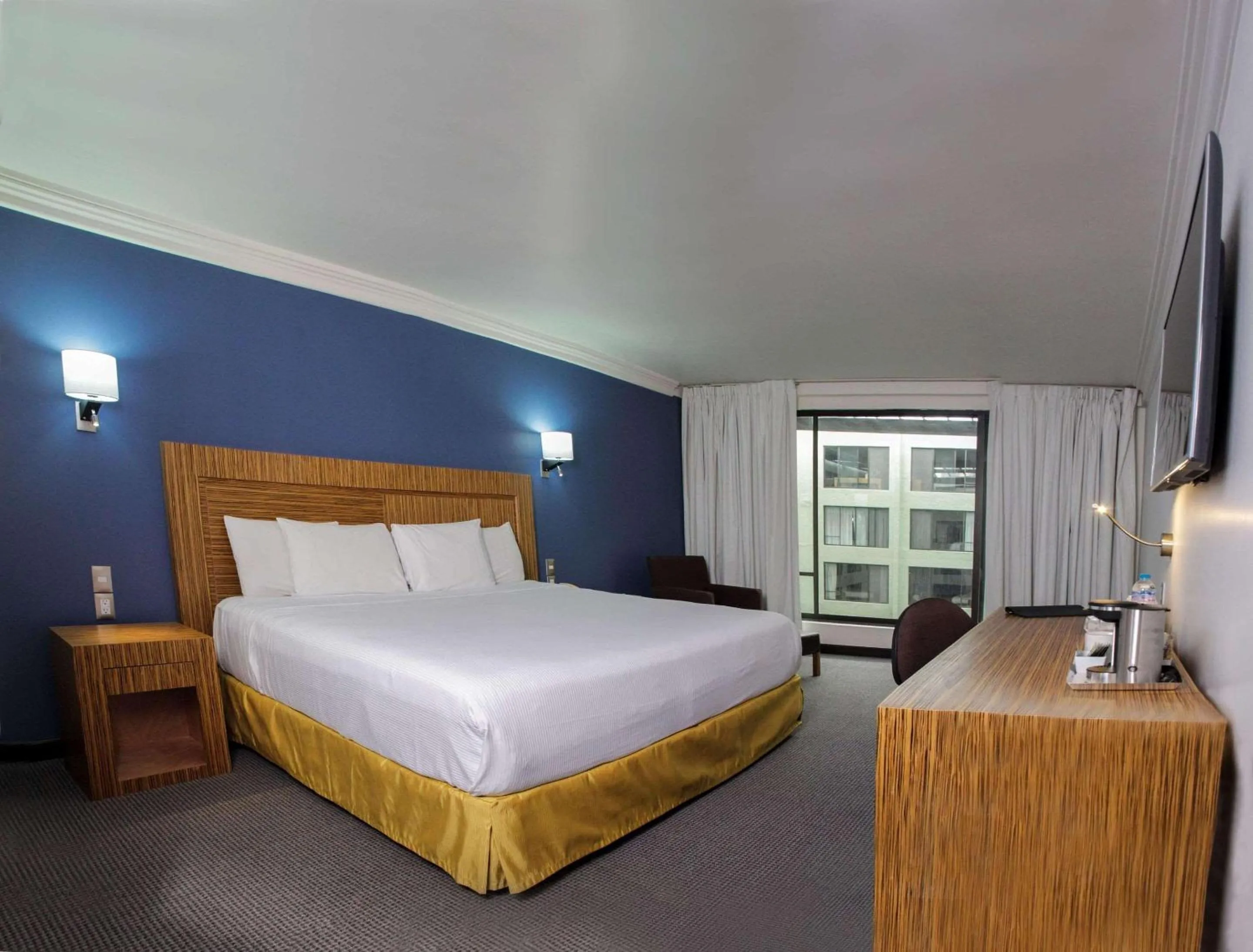 Bedroom, Bed in Radisson Hotel & Convention Center Toluca