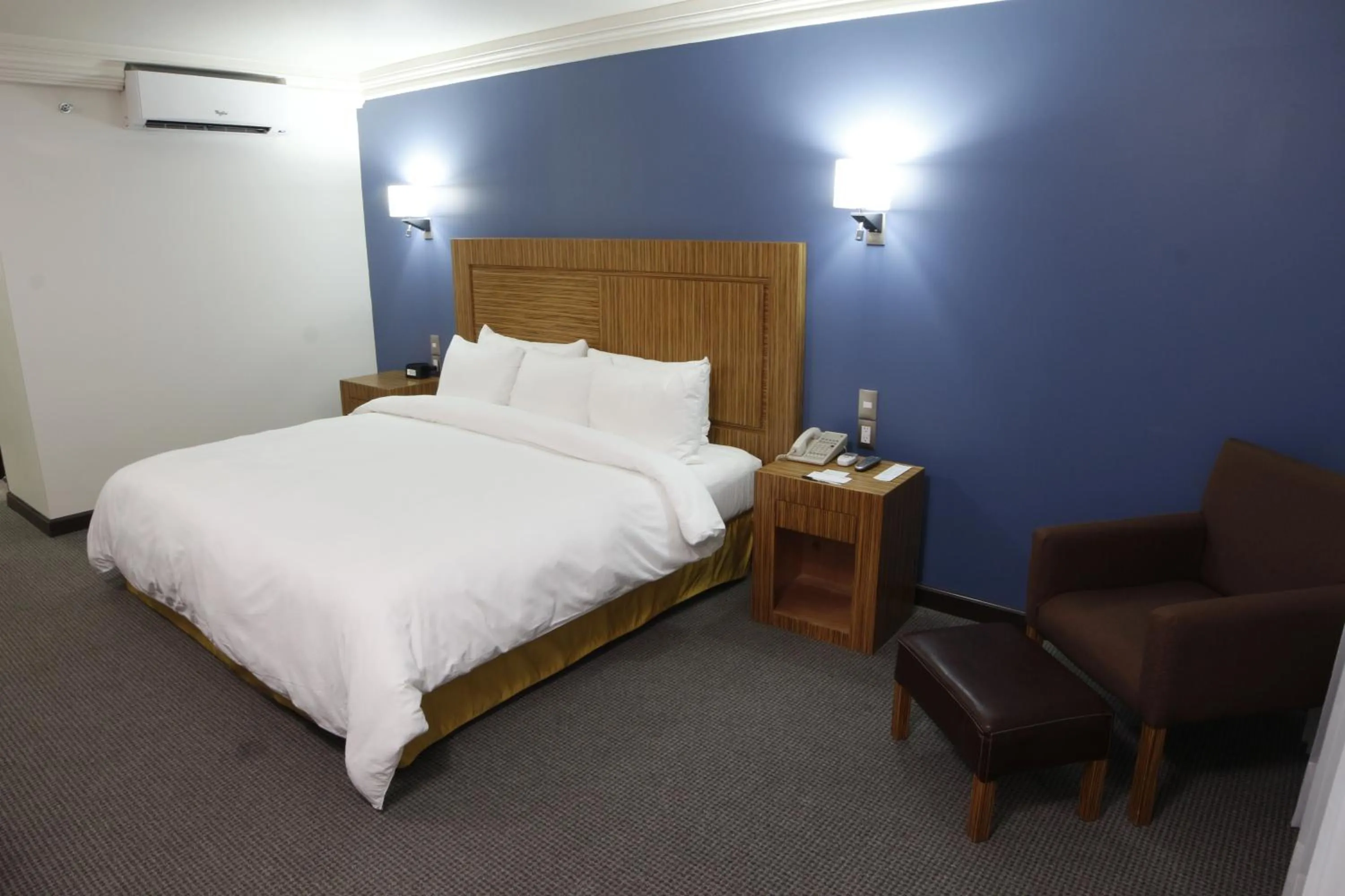 Photo of the whole room, Bed in Radisson Hotel & Convention Center Toluca