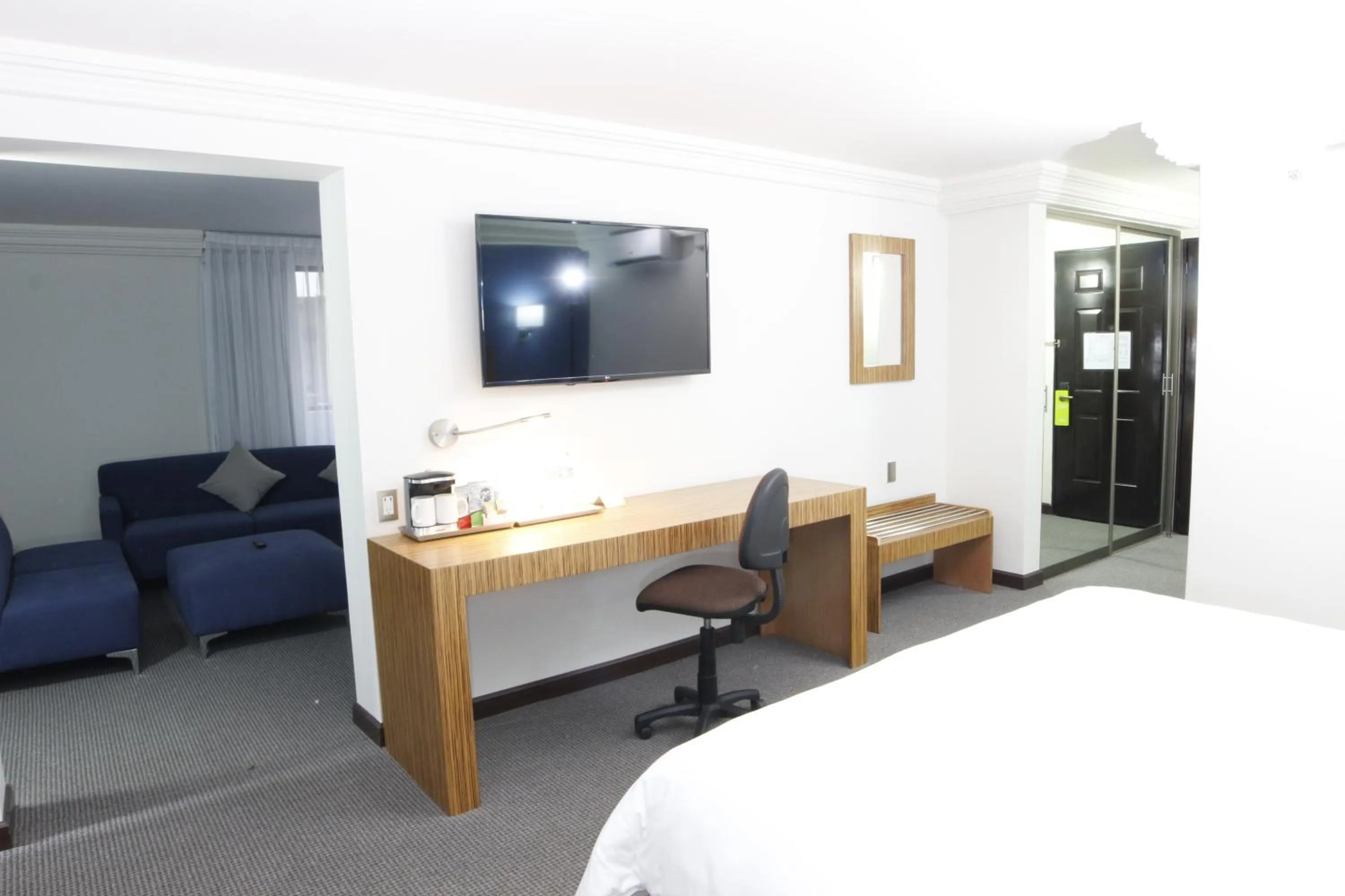 TV and multimedia, Bed in Radisson Hotel & Convention Center Toluca