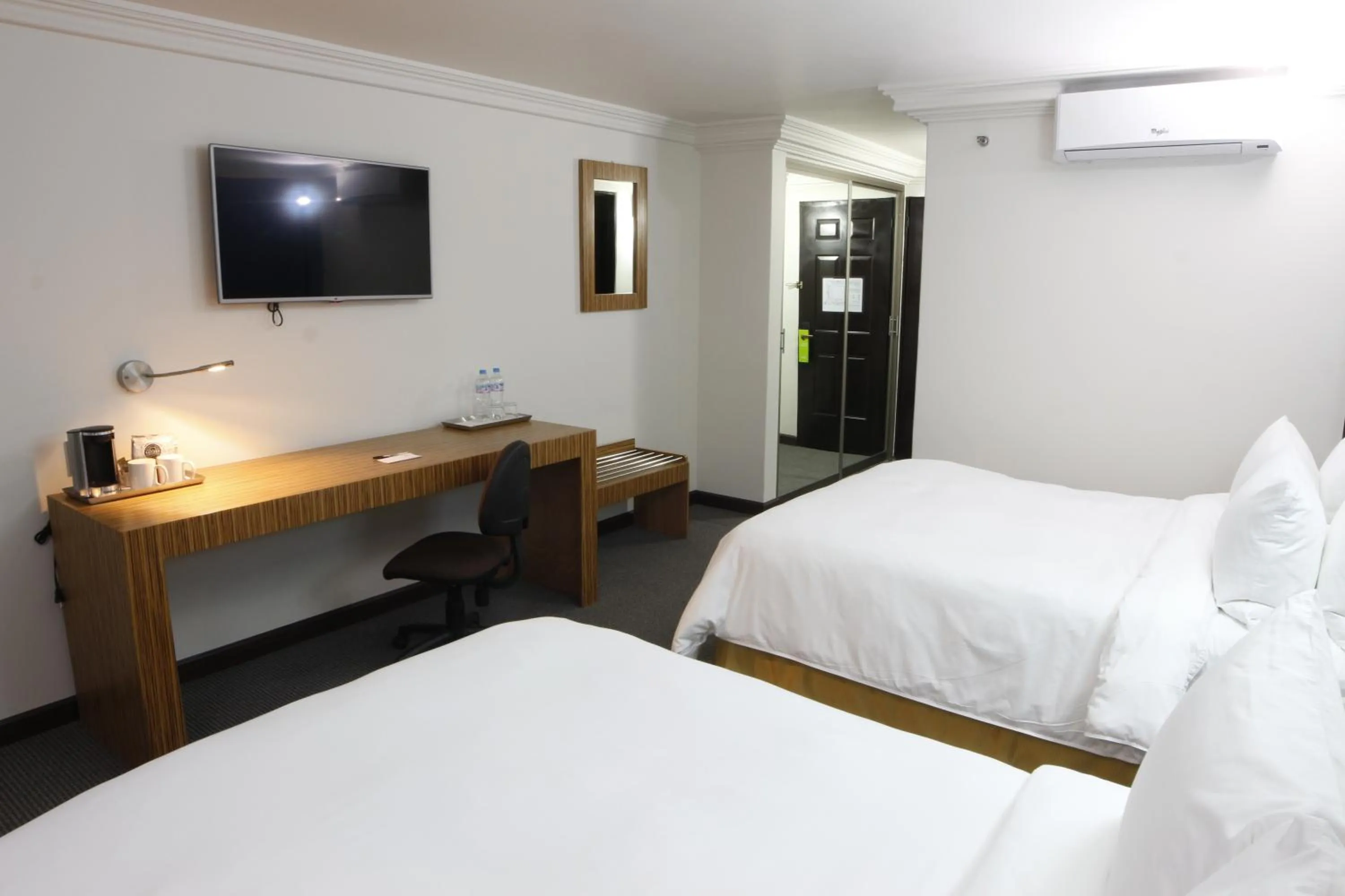 Bed in Radisson Hotel & Convention Center Toluca