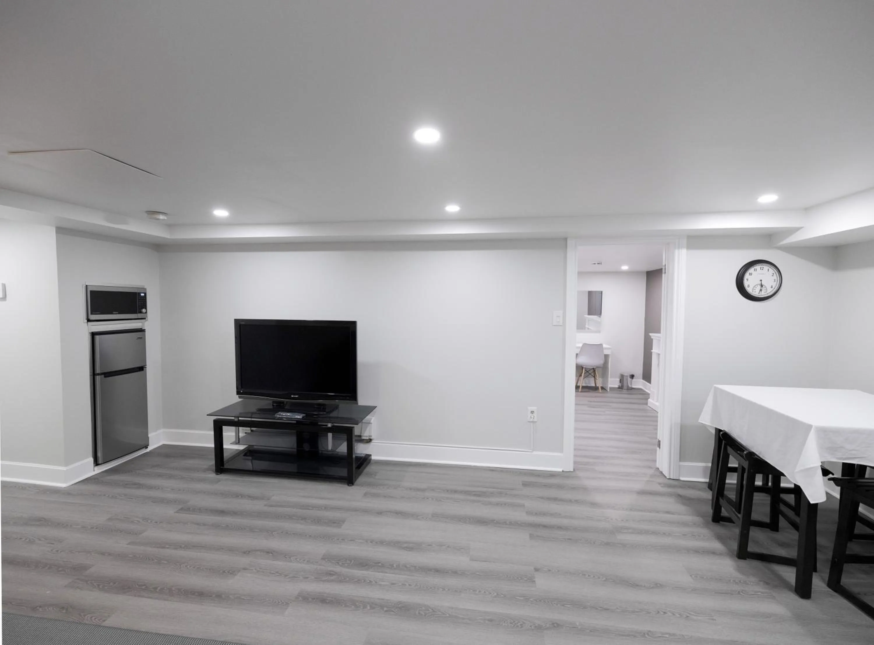 Evening entertainment in Serene Niagara Inn