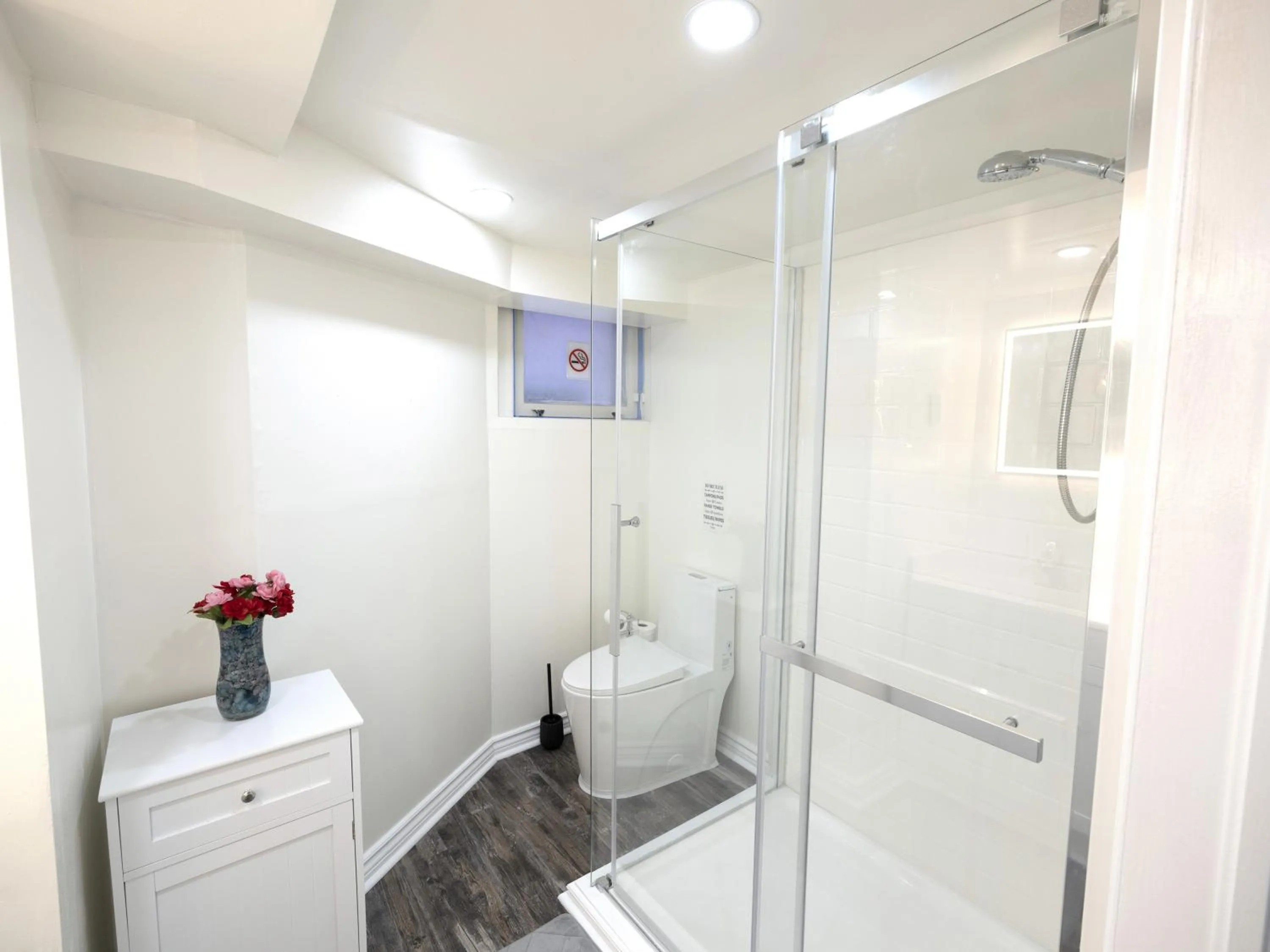 Bathroom in Serene Niagara Inn