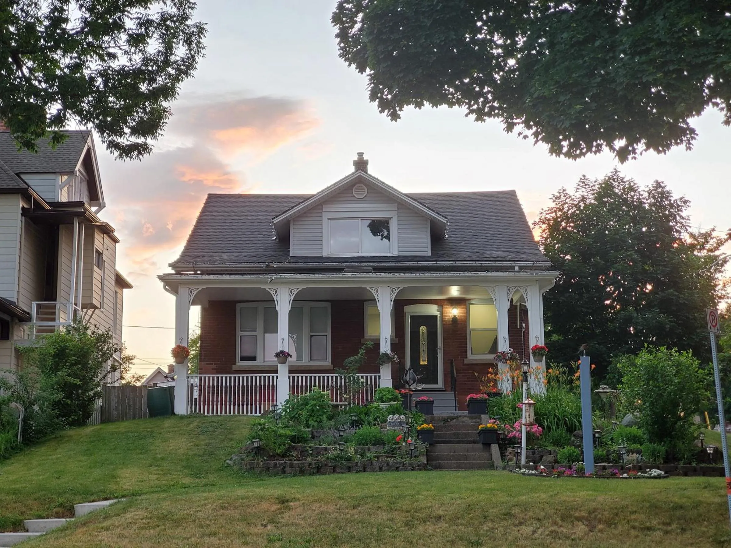 Sunset in Serene Niagara Inn