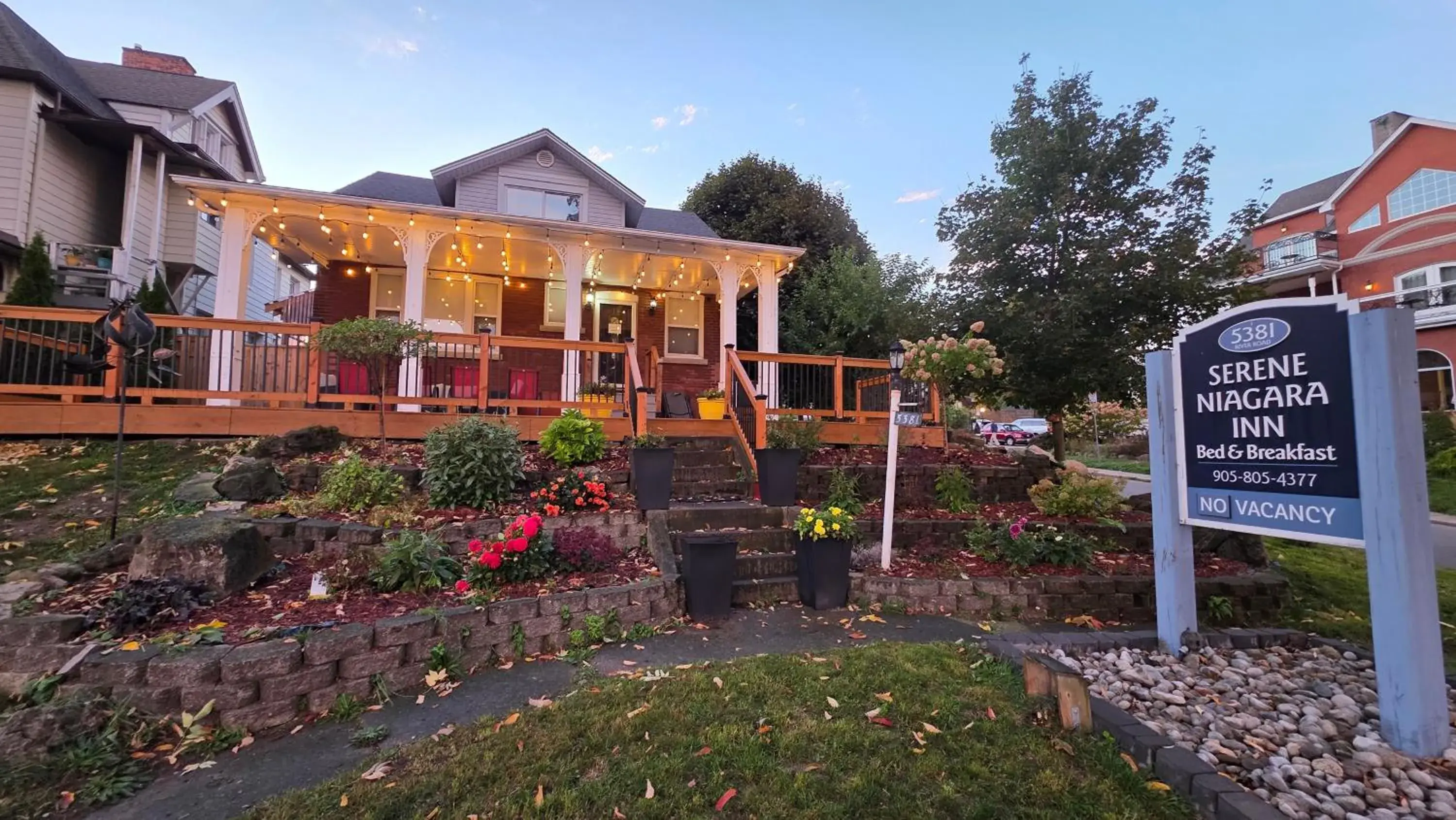 Double Room with Private External Bathroom - single occupancy in Serene Niagara Inn Double Room with Private External Bathroom - single occupancy in Serene Niagara Inn