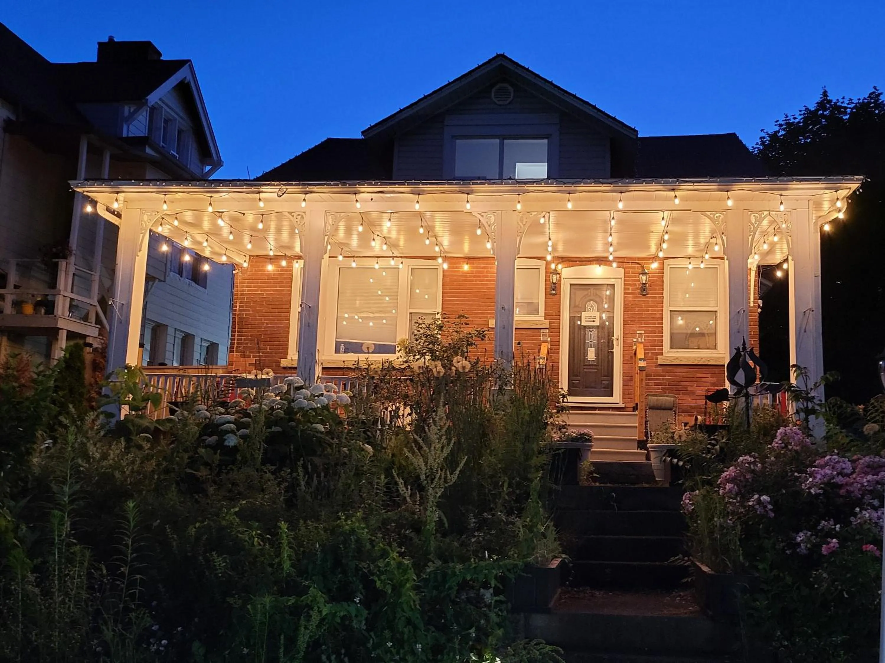 Property building in Serene Niagara Inn