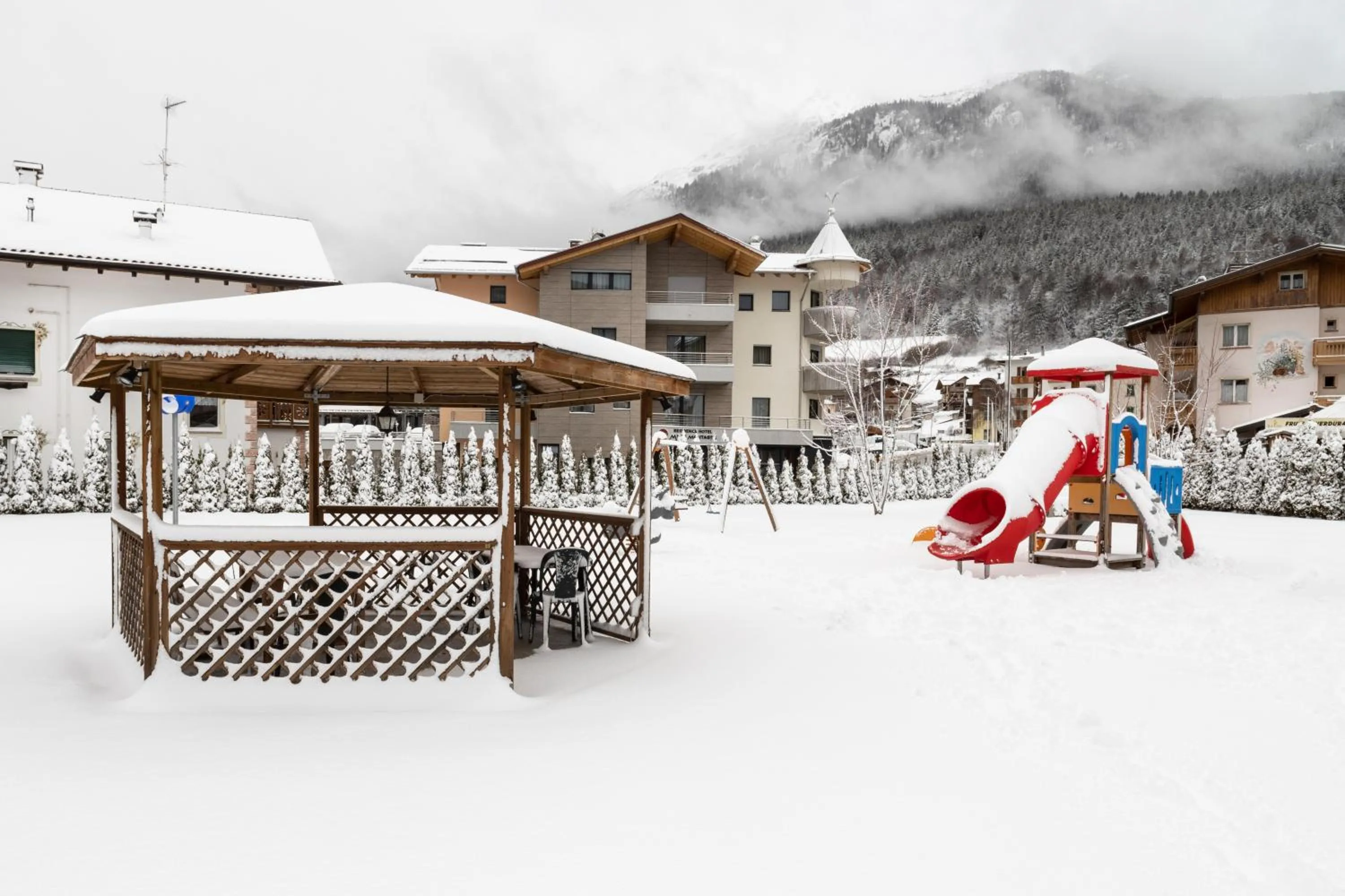 Patio in Hotel Rosa Alpina