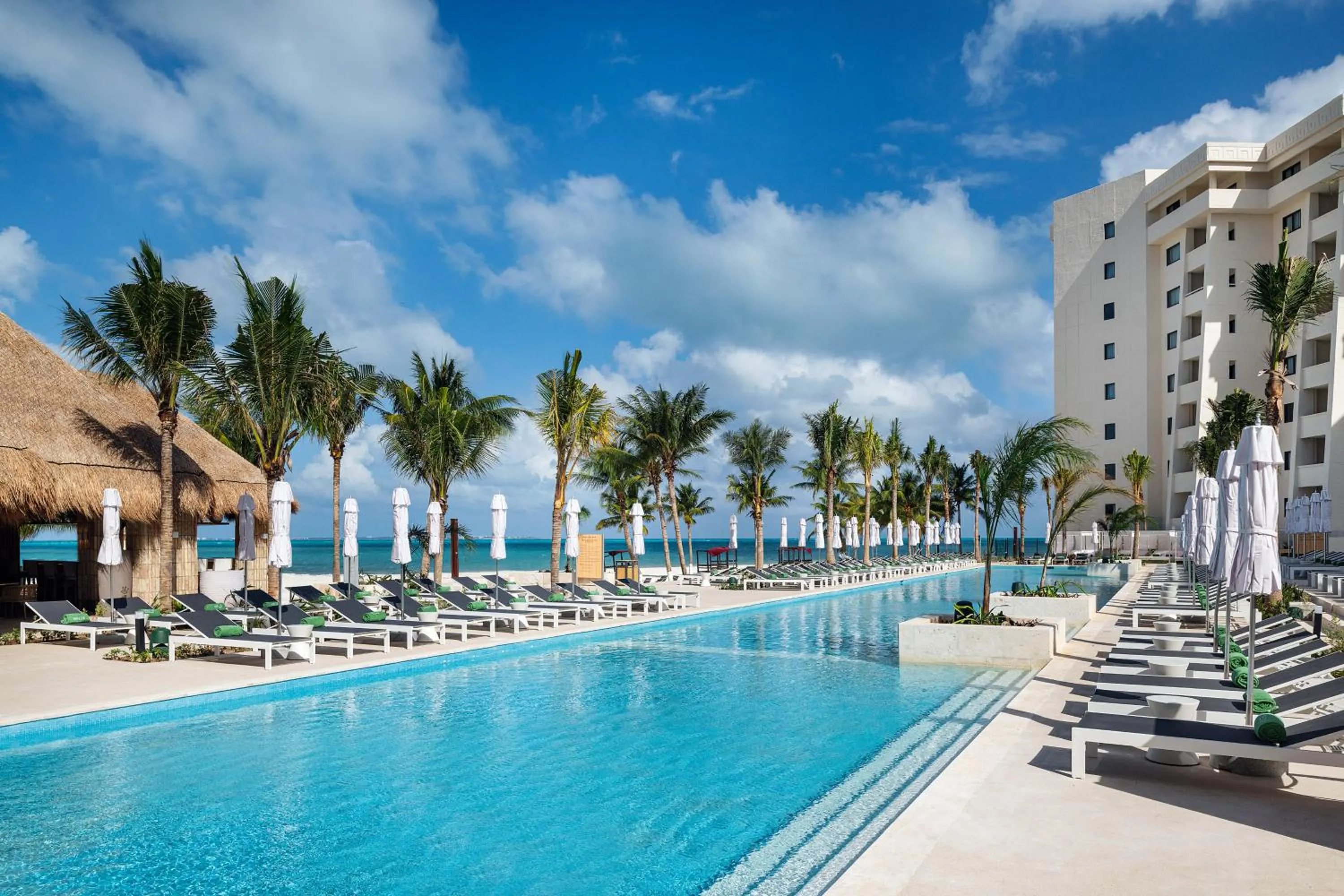 Swimming pool in Melia Casa Maya Cancun All Inclusive