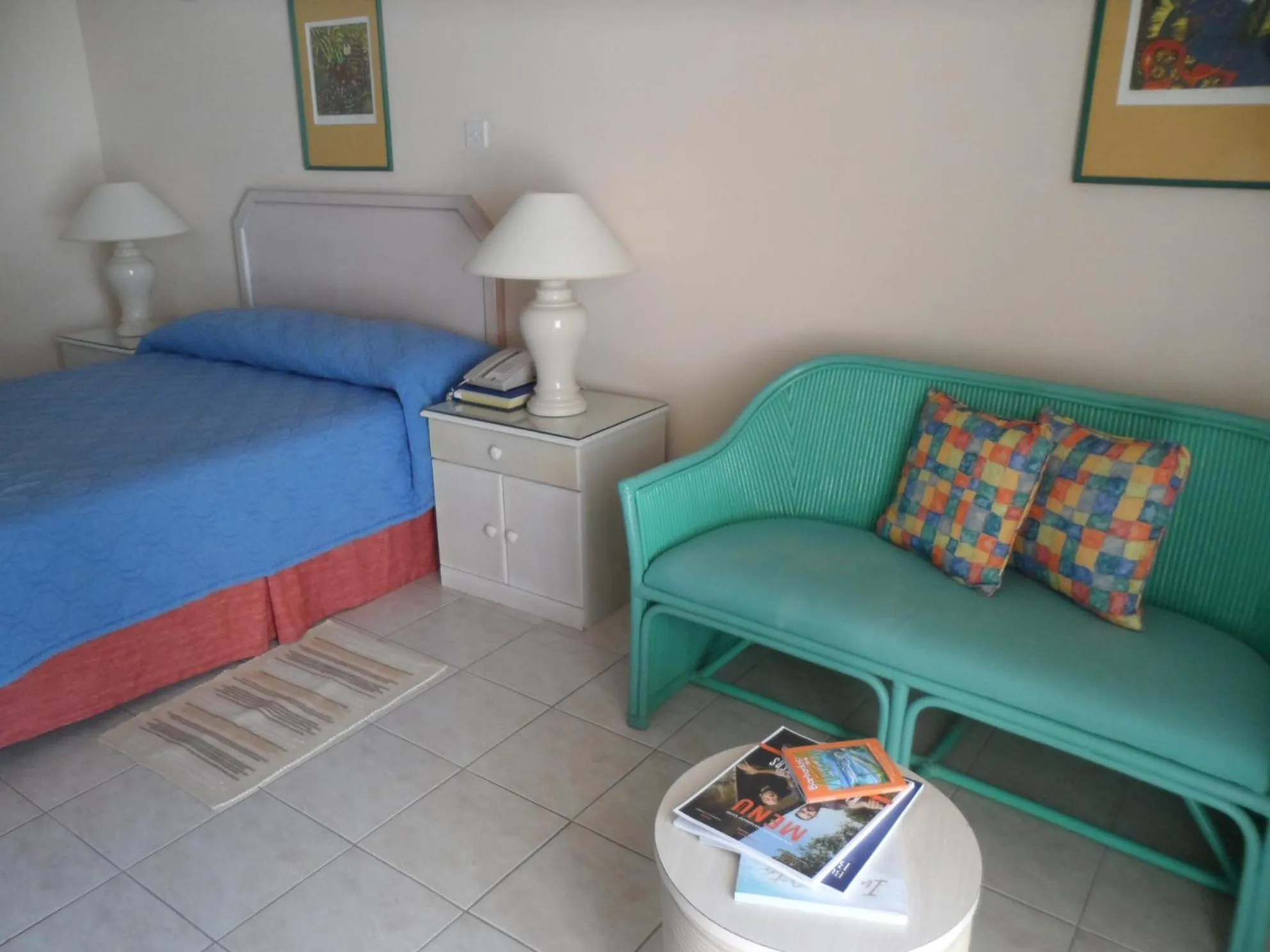 Seating area, Bed in Hotel PomMarine