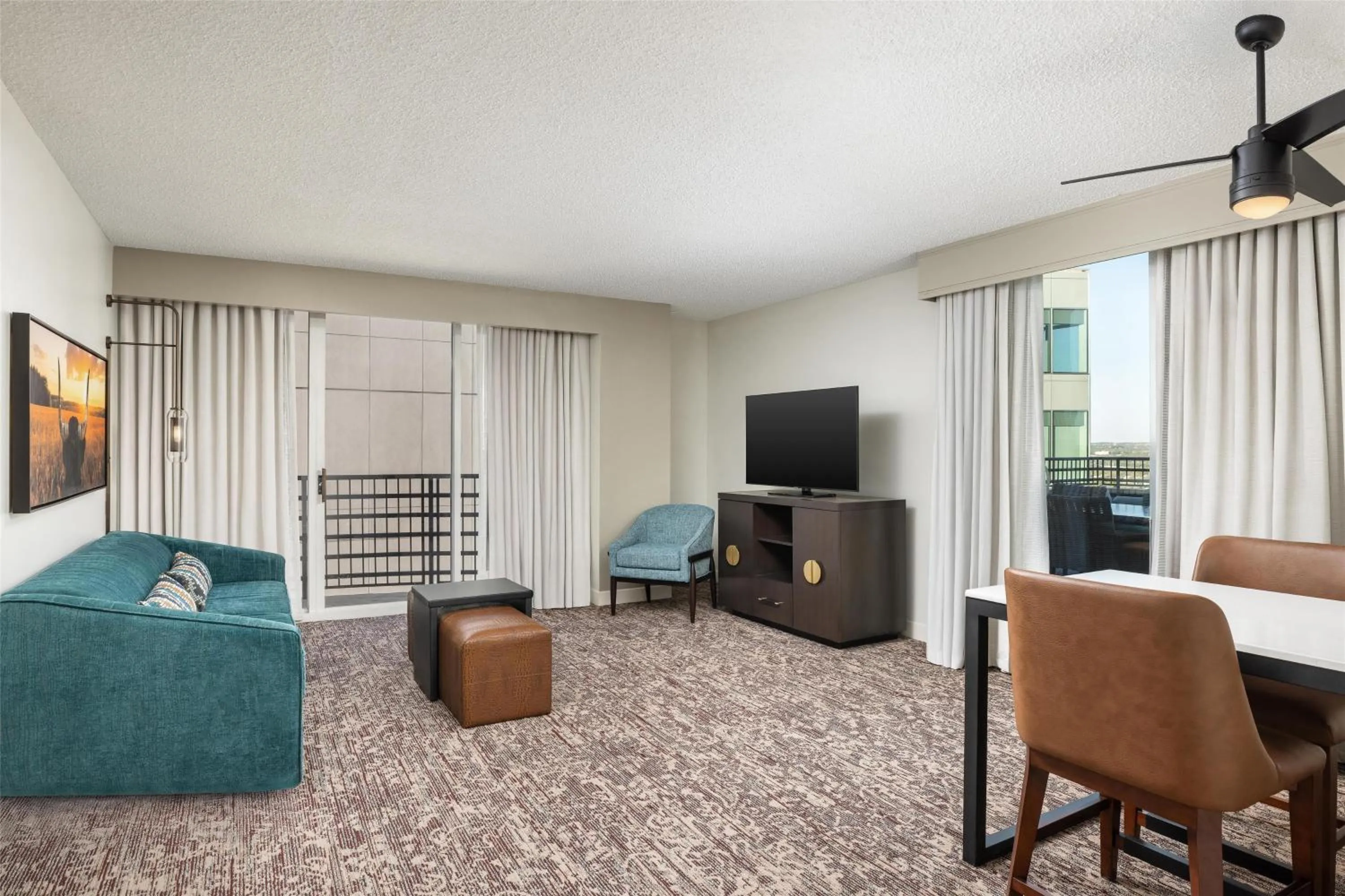 Living room in DoubleTree Suites by Hilton Austin Downtown Capitol